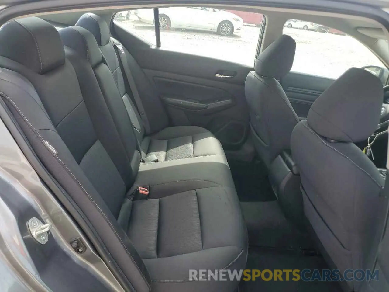 10 Photograph of a damaged car 1N4BL4BV1KC120588 NISSAN ALTIMA 2019