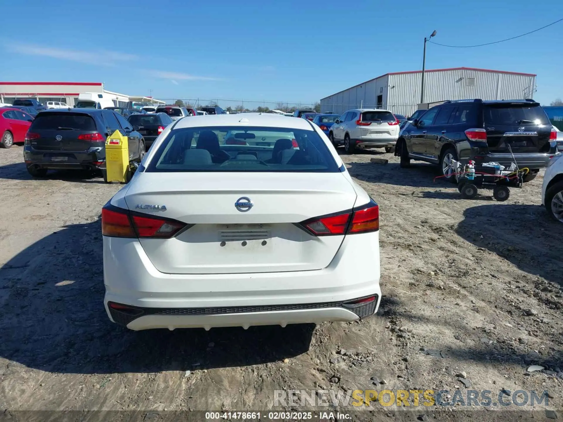 17 Photograph of a damaged car 1N4BL4BV1KC139318 NISSAN ALTIMA 2019