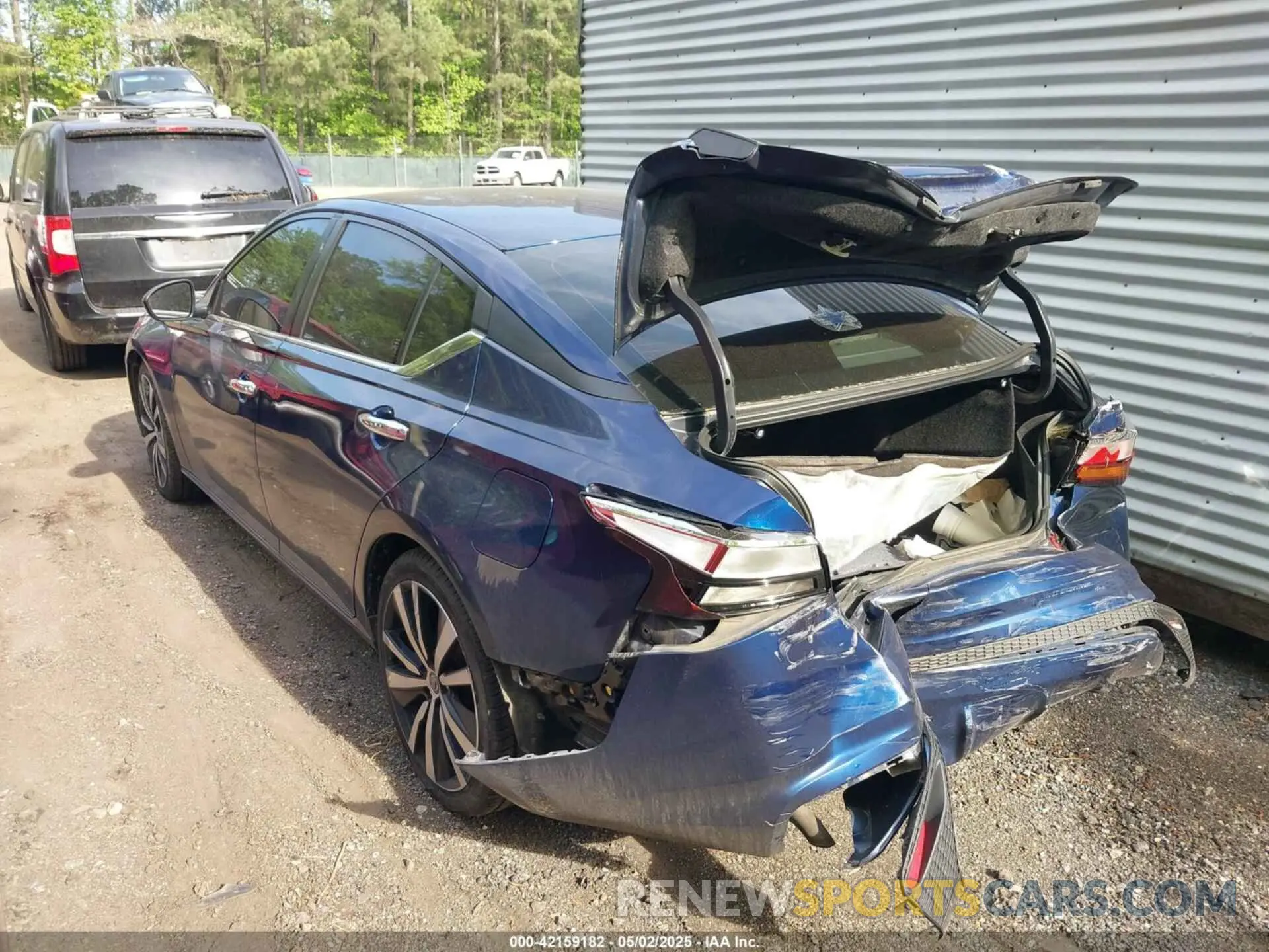 3 Photograph of a damaged car 1N4BL4BV1KC153753 NISSAN ALTIMA 2019