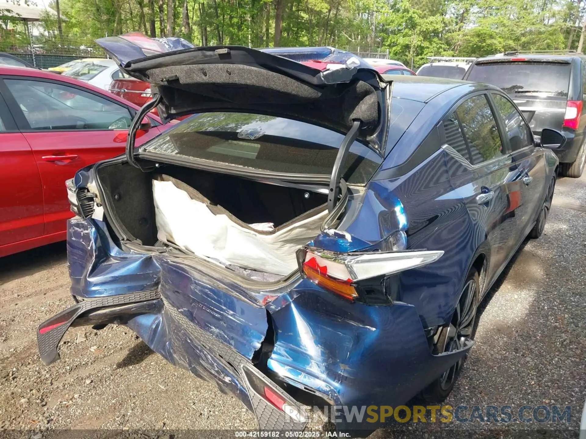 4 Photograph of a damaged car 1N4BL4BV1KC153753 NISSAN ALTIMA 2019