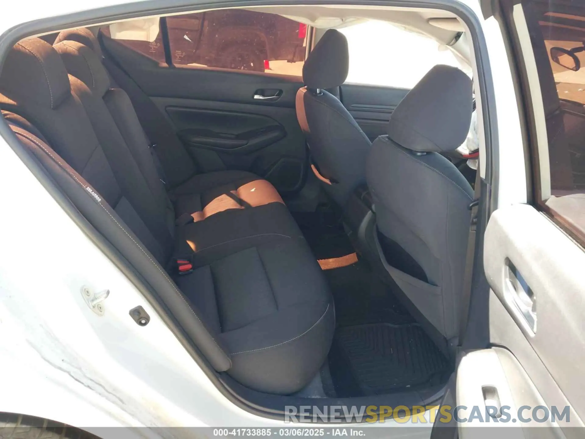 8 Photograph of a damaged car 1N4BL4BV1KC154384 NISSAN ALTIMA 2019
