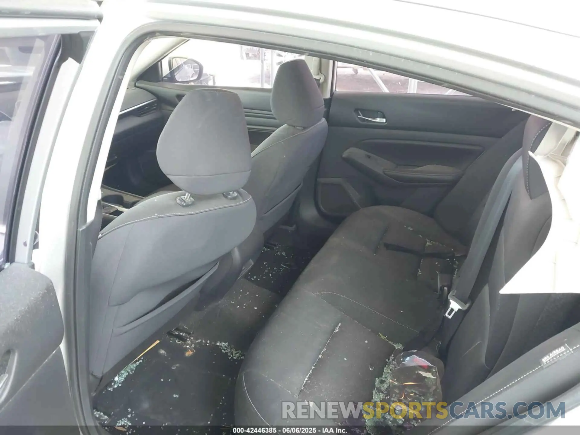 8 Photograph of a damaged car 1N4BL4BV1KC164543 NISSAN ALTIMA 2019