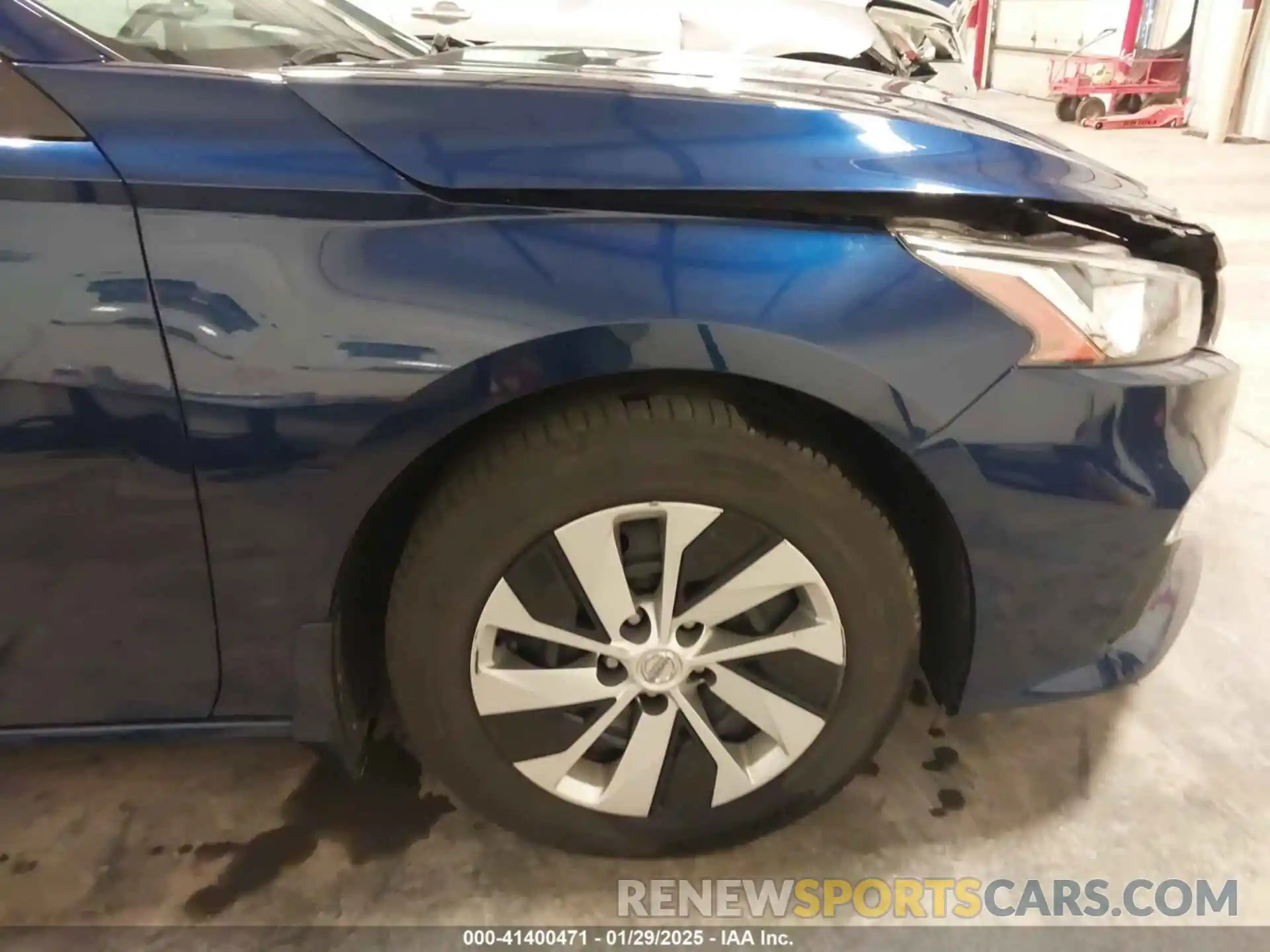 18 Photograph of a damaged car 1N4BL4BV1KC194626 NISSAN ALTIMA 2019