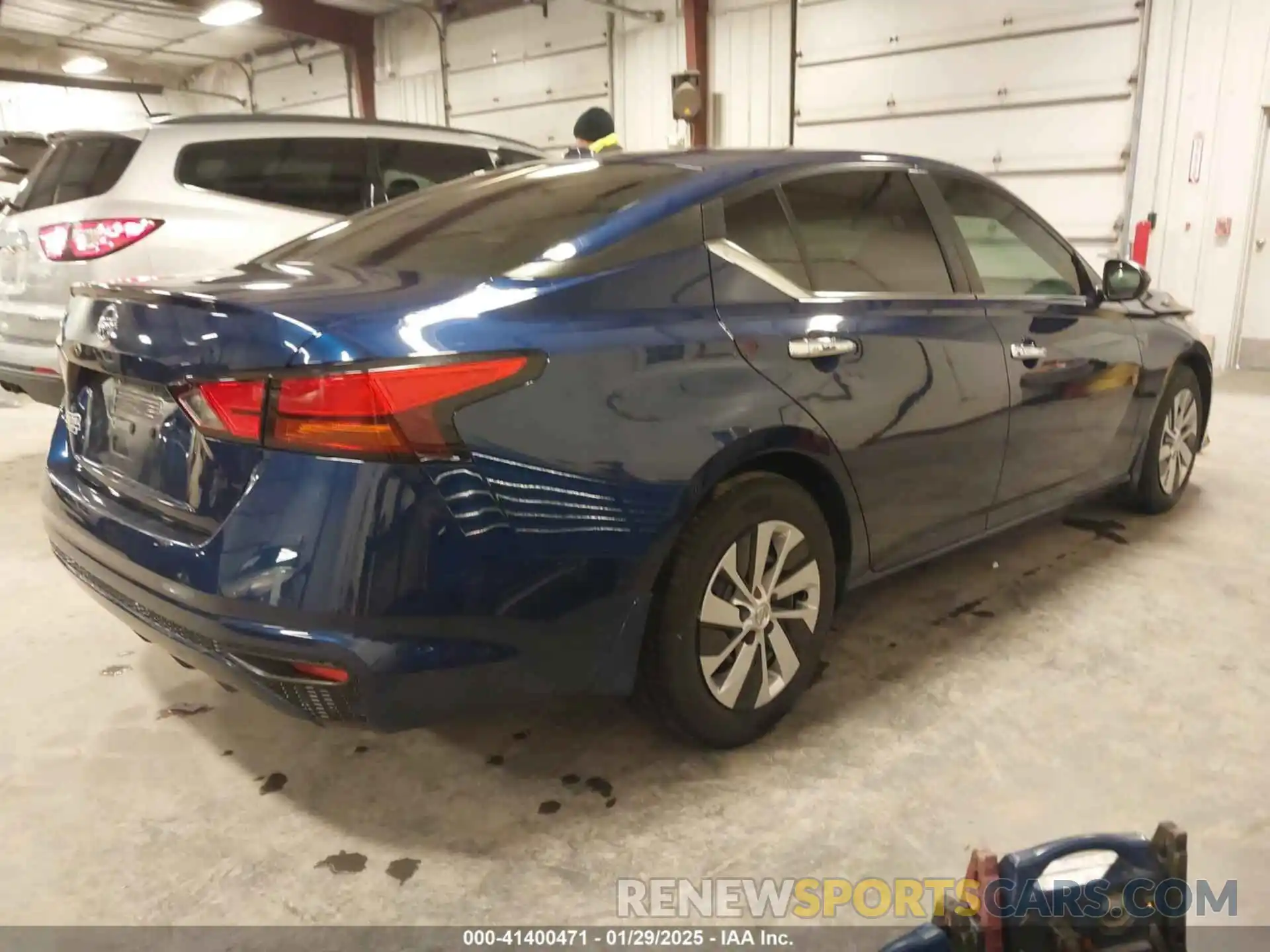 4 Photograph of a damaged car 1N4BL4BV1KC194626 NISSAN ALTIMA 2019