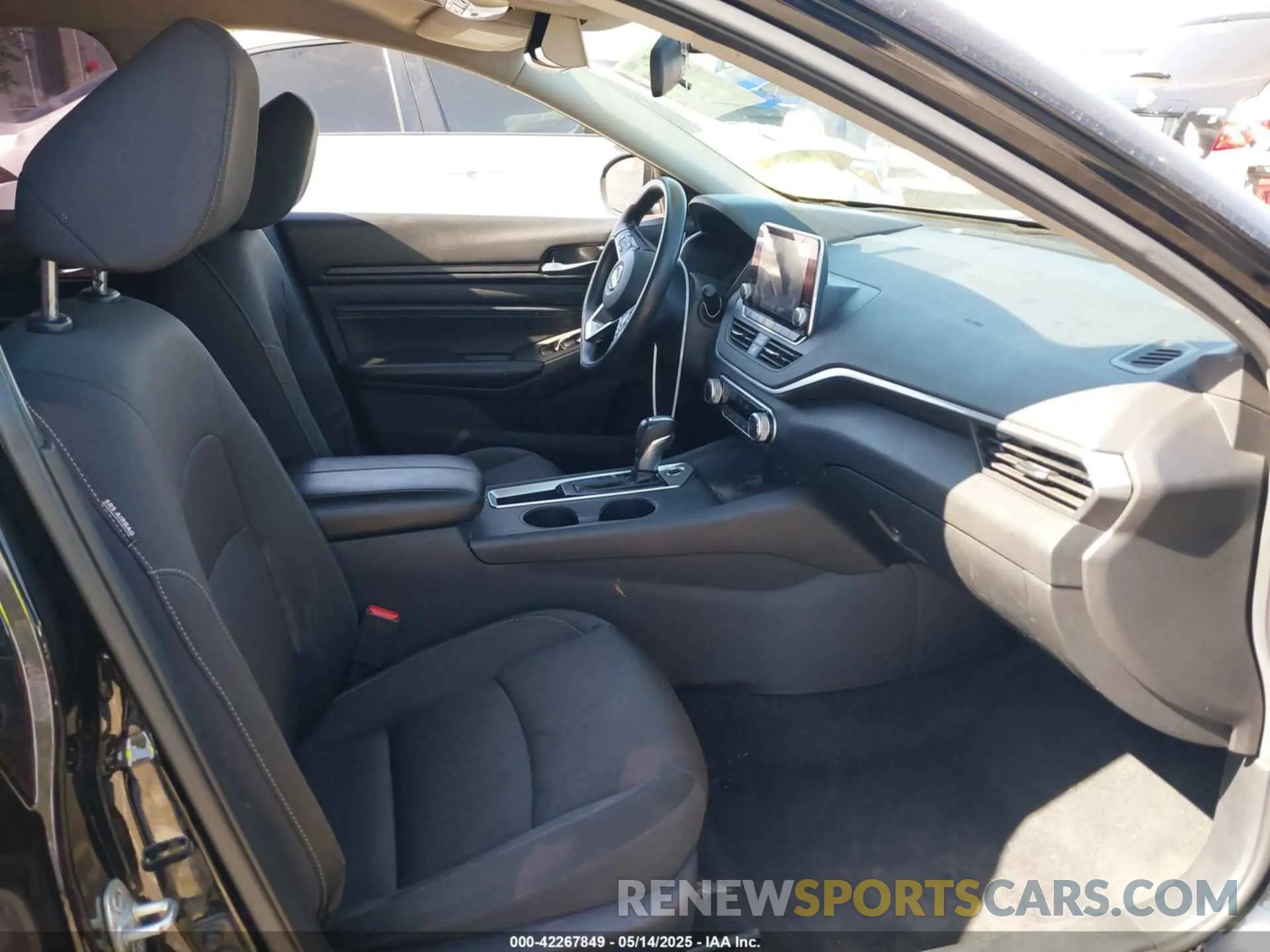 5 Photograph of a damaged car 1N4BL4BV1KC197705 NISSAN ALTIMA 2019