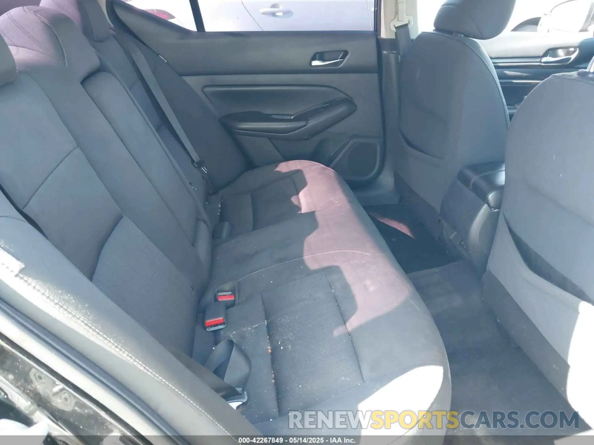 8 Photograph of a damaged car 1N4BL4BV1KC197705 NISSAN ALTIMA 2019