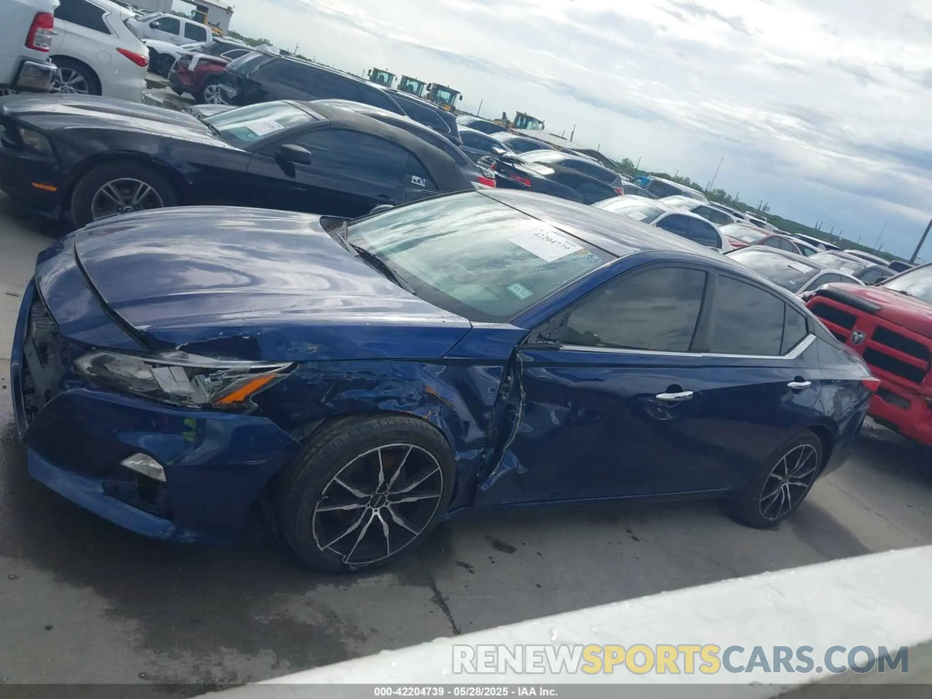 15 Photograph of a damaged car 1N4BL4BV1KC207343 NISSAN ALTIMA 2019