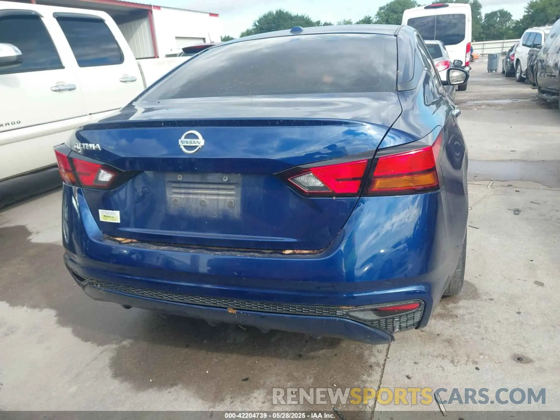 17 Photograph of a damaged car 1N4BL4BV1KC207343 NISSAN ALTIMA 2019