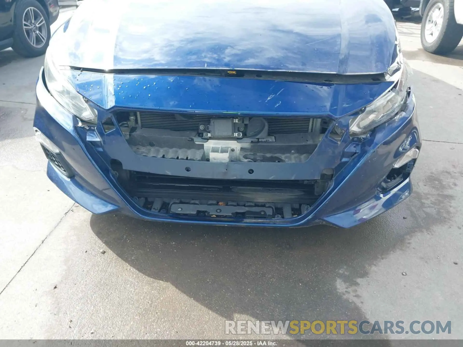 19 Photograph of a damaged car 1N4BL4BV1KC207343 NISSAN ALTIMA 2019