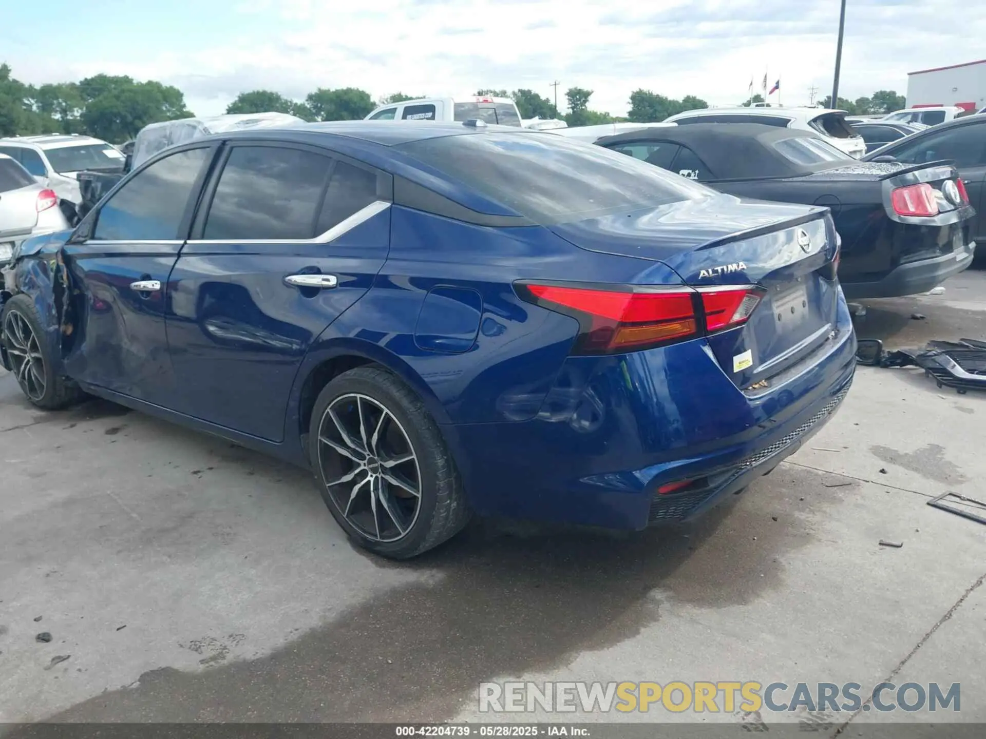 3 Photograph of a damaged car 1N4BL4BV1KC207343 NISSAN ALTIMA 2019