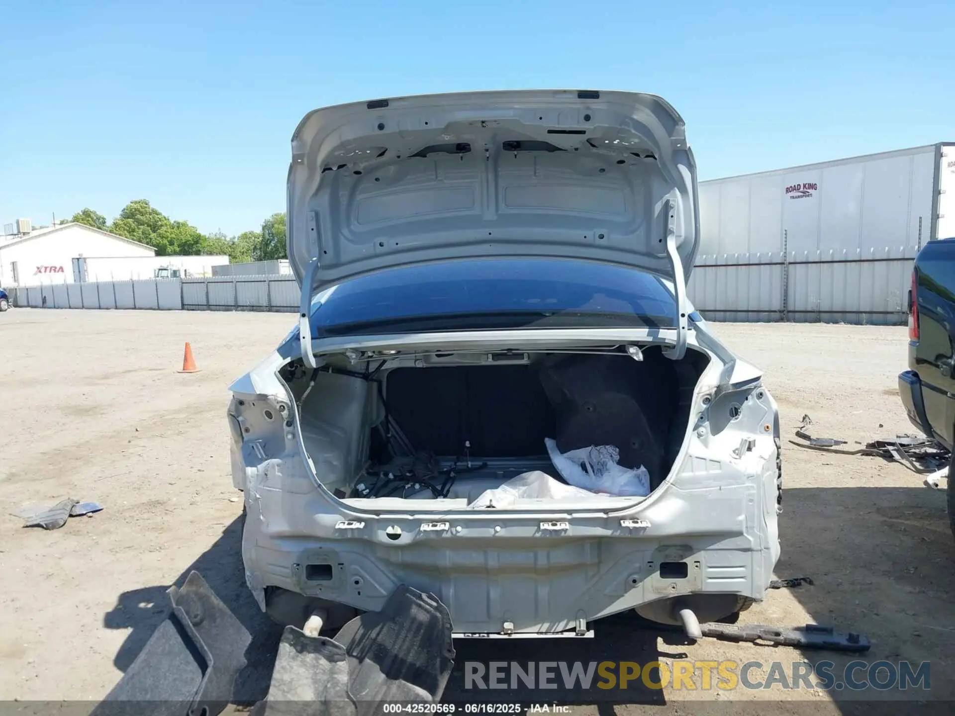 17 Photograph of a damaged car 1N4BL4BV1KC216057 NISSAN ALTIMA 2019