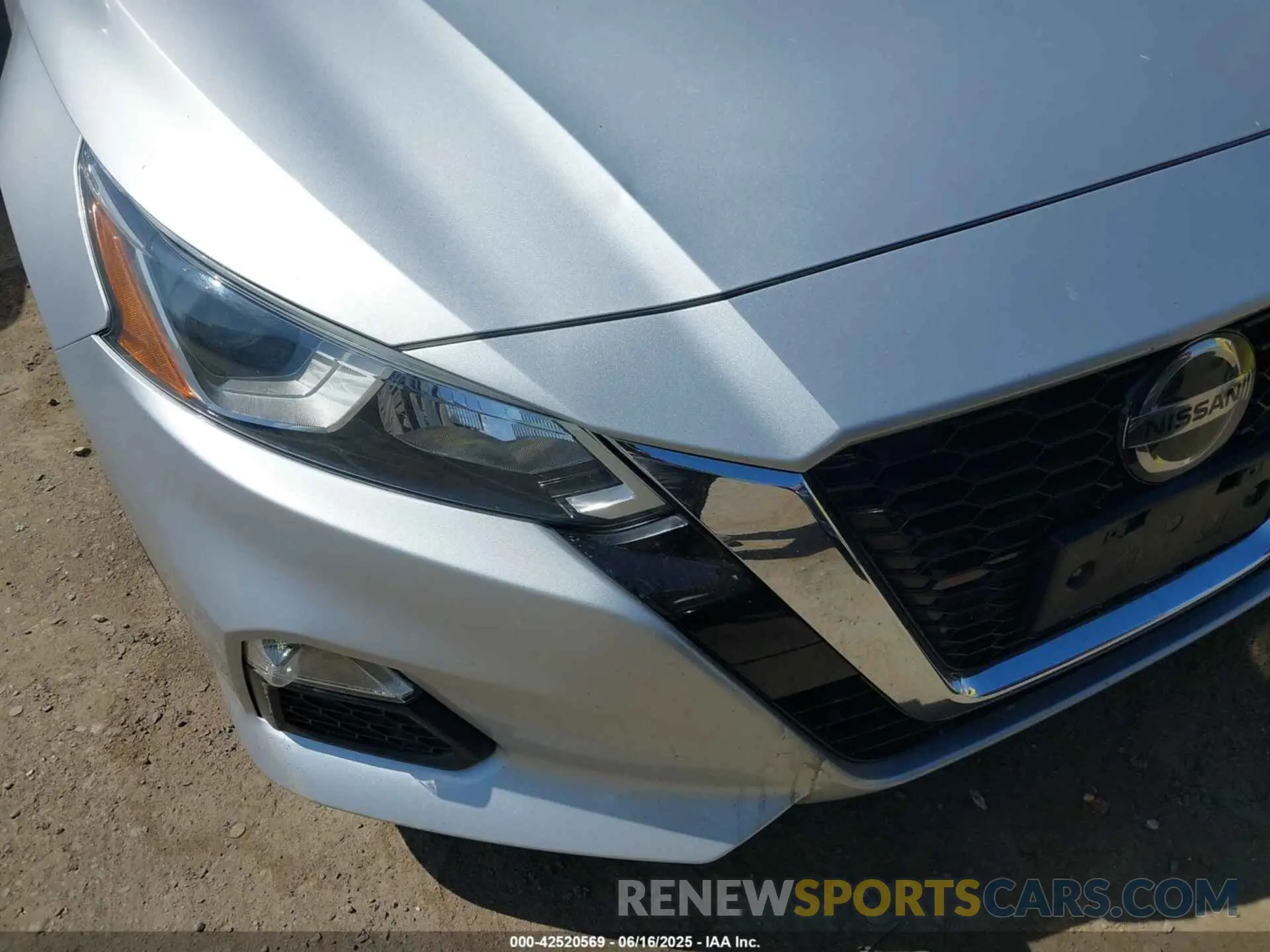 21 Photograph of a damaged car 1N4BL4BV1KC216057 NISSAN ALTIMA 2019