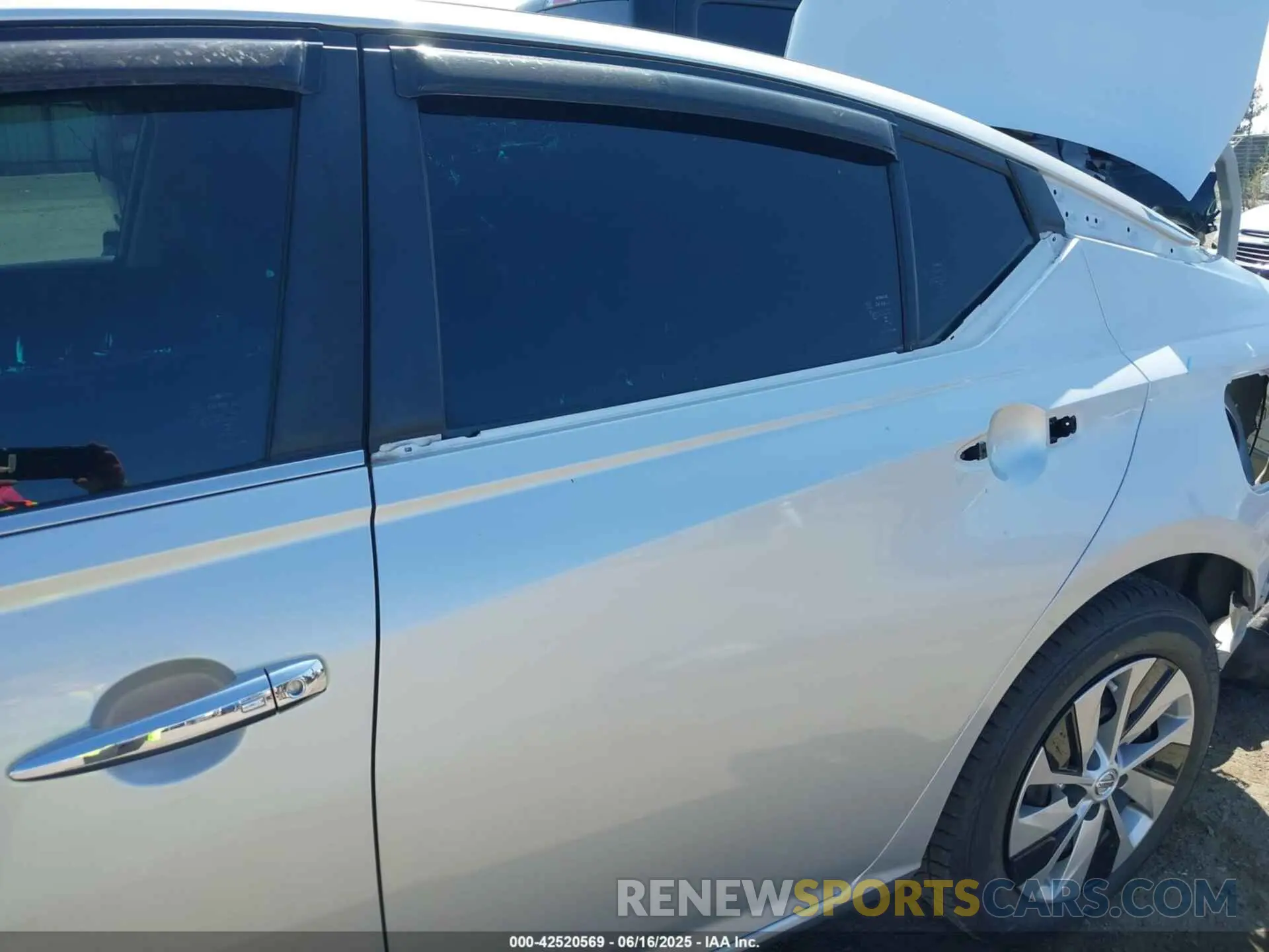 22 Photograph of a damaged car 1N4BL4BV1KC216057 NISSAN ALTIMA 2019