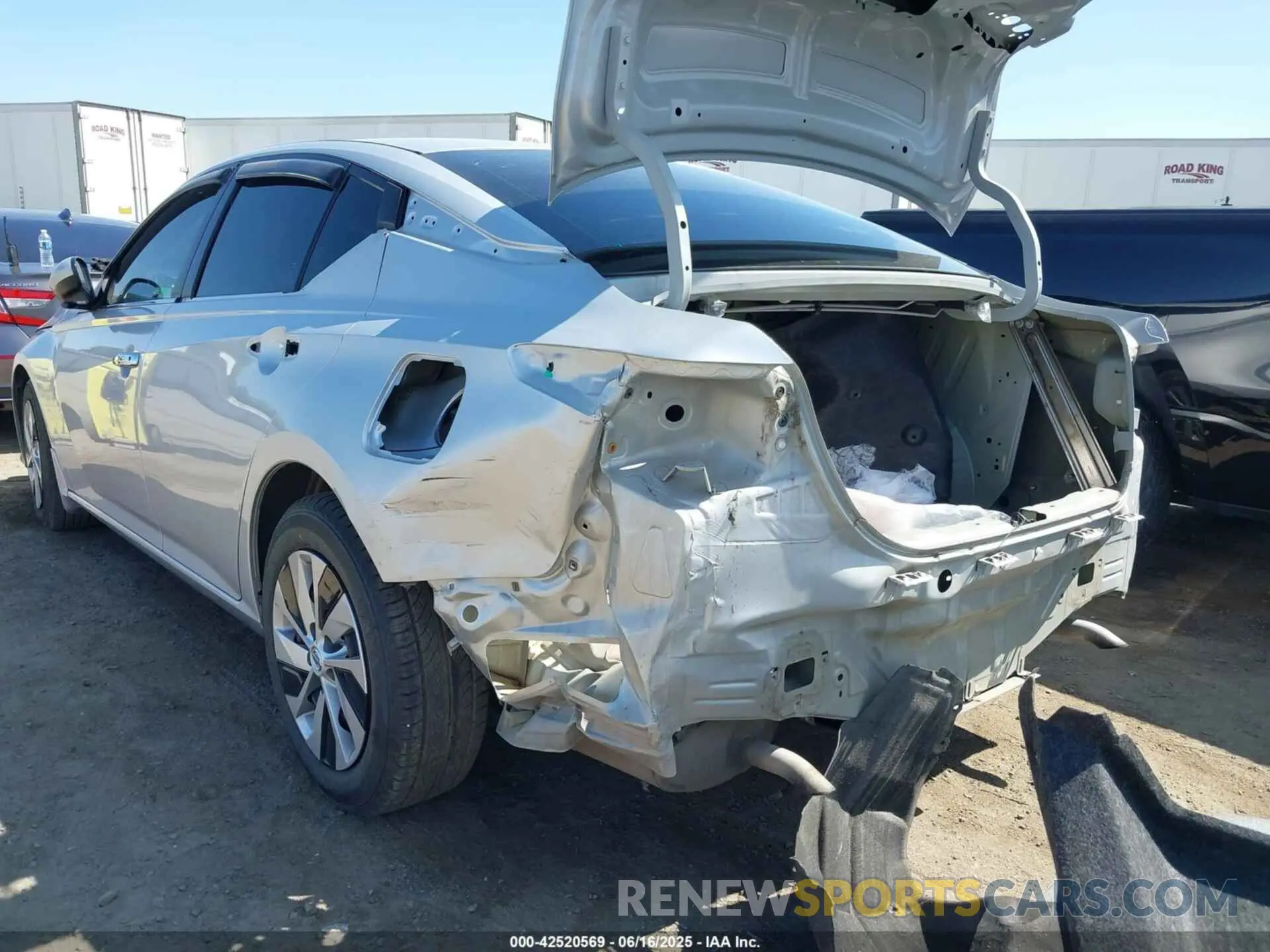 6 Photograph of a damaged car 1N4BL4BV1KC216057 NISSAN ALTIMA 2019