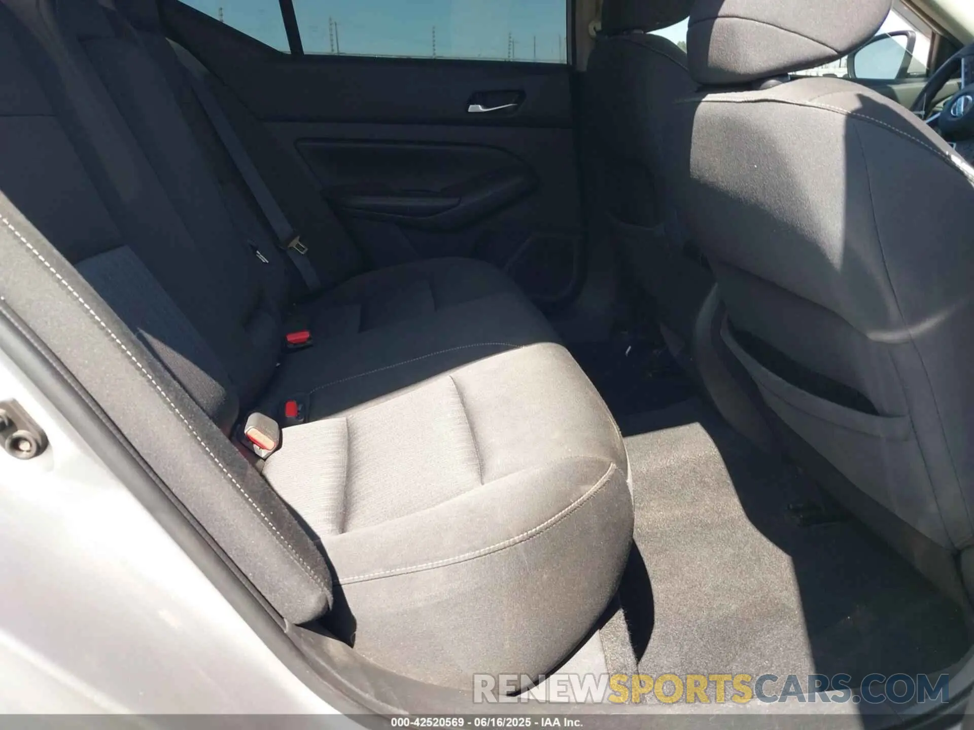 8 Photograph of a damaged car 1N4BL4BV1KC216057 NISSAN ALTIMA 2019