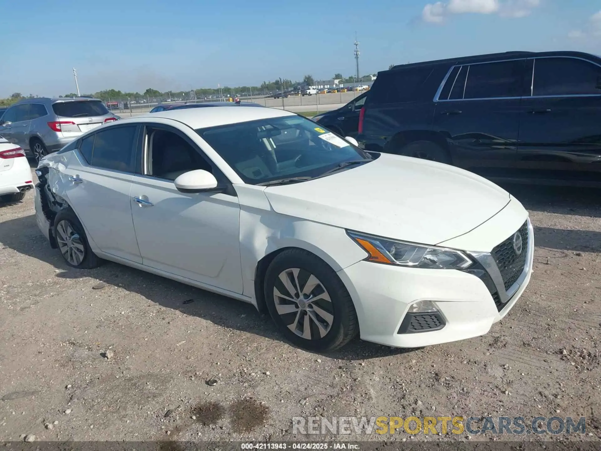 1 Photograph of a damaged car 1N4BL4BV1KC216513 NISSAN ALTIMA 2019