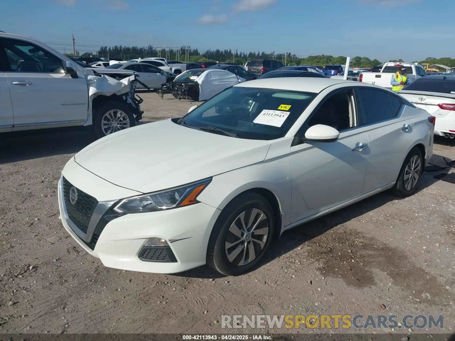2 Photograph of a damaged car 1N4BL4BV1KC216513 NISSAN ALTIMA 2019
