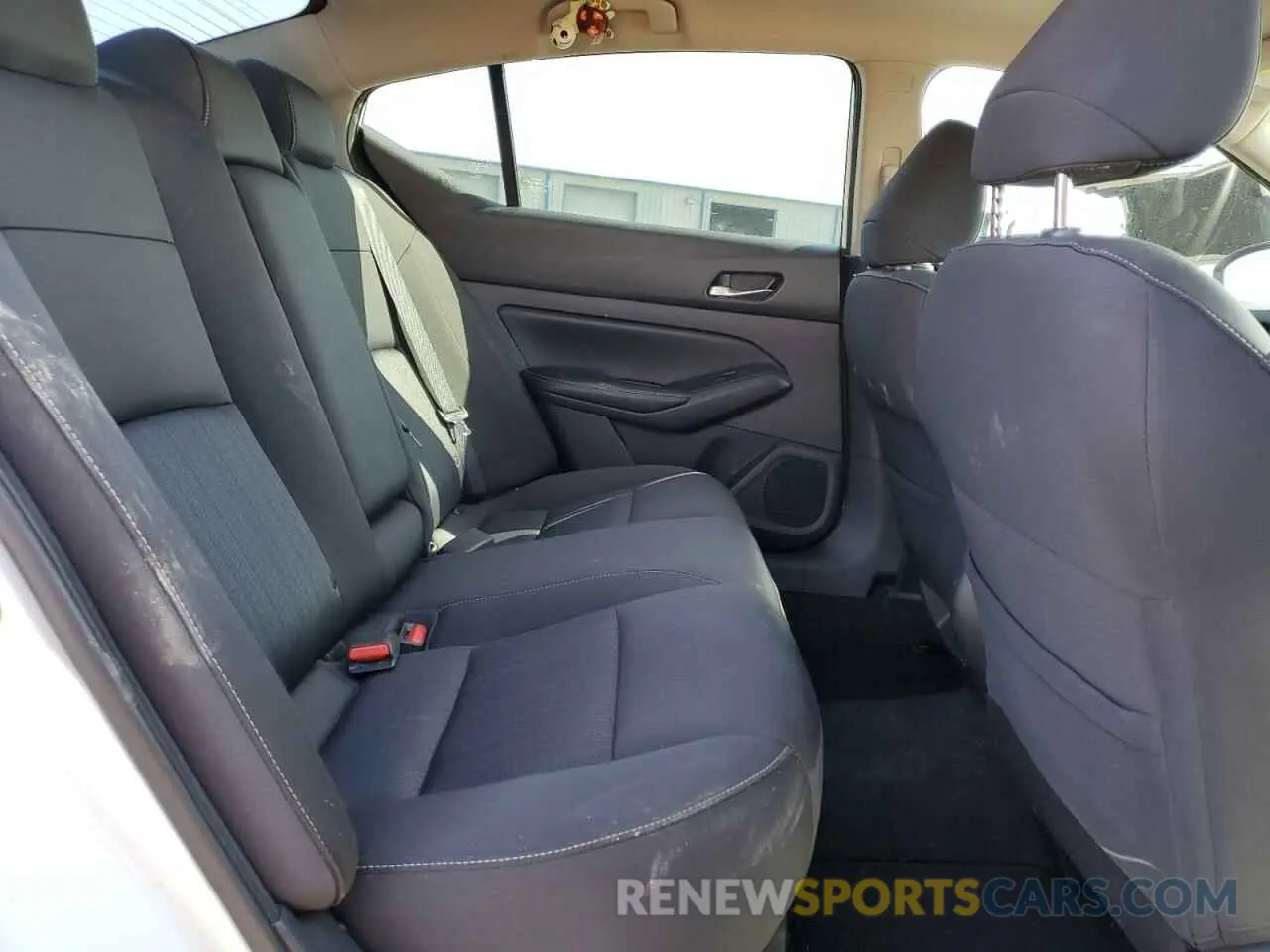 10 Photograph of a damaged car 1N4BL4BV1KC221288 NISSAN ALTIMA 2019