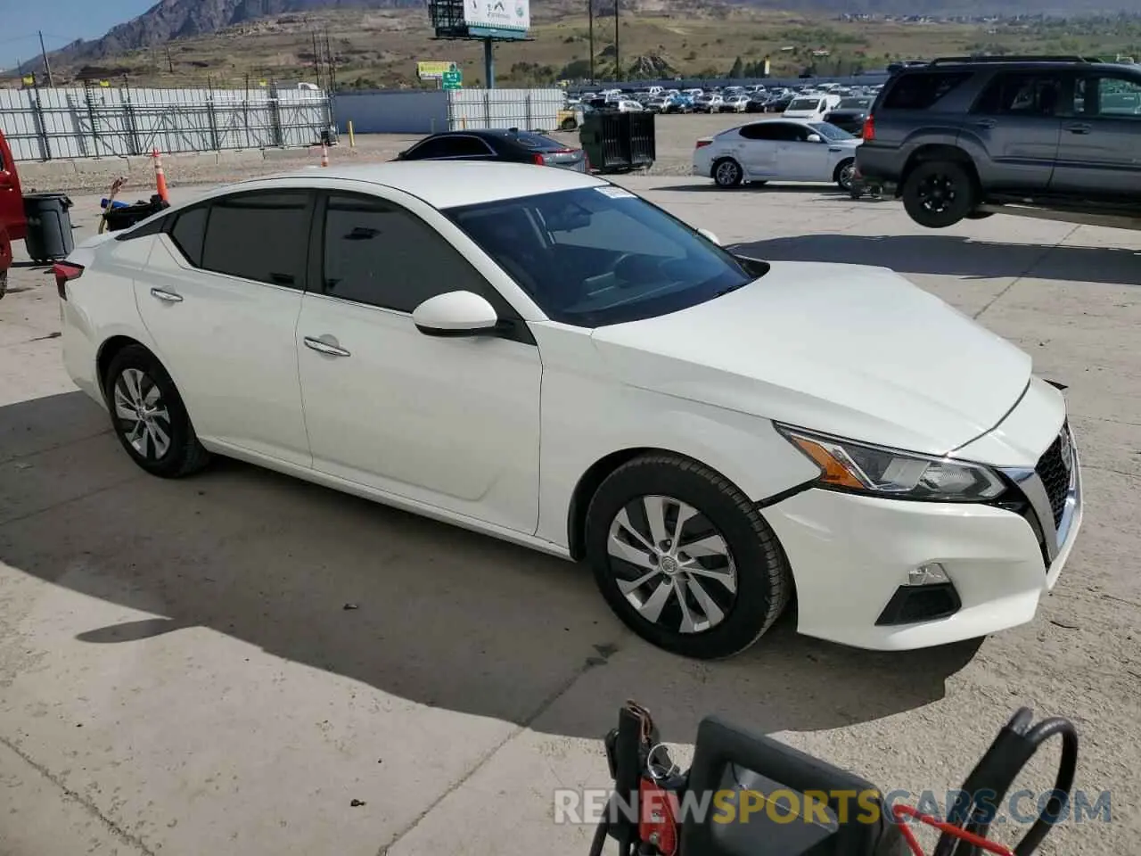 4 Photograph of a damaged car 1N4BL4BV1KC239256 NISSAN ALTIMA 2019