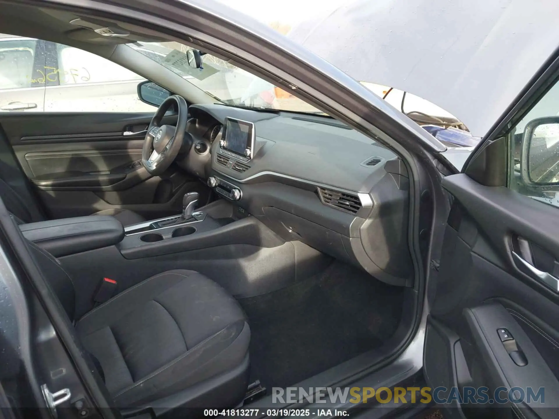 5 Photograph of a damaged car 1N4BL4BV1KC248717 NISSAN ALTIMA 2019