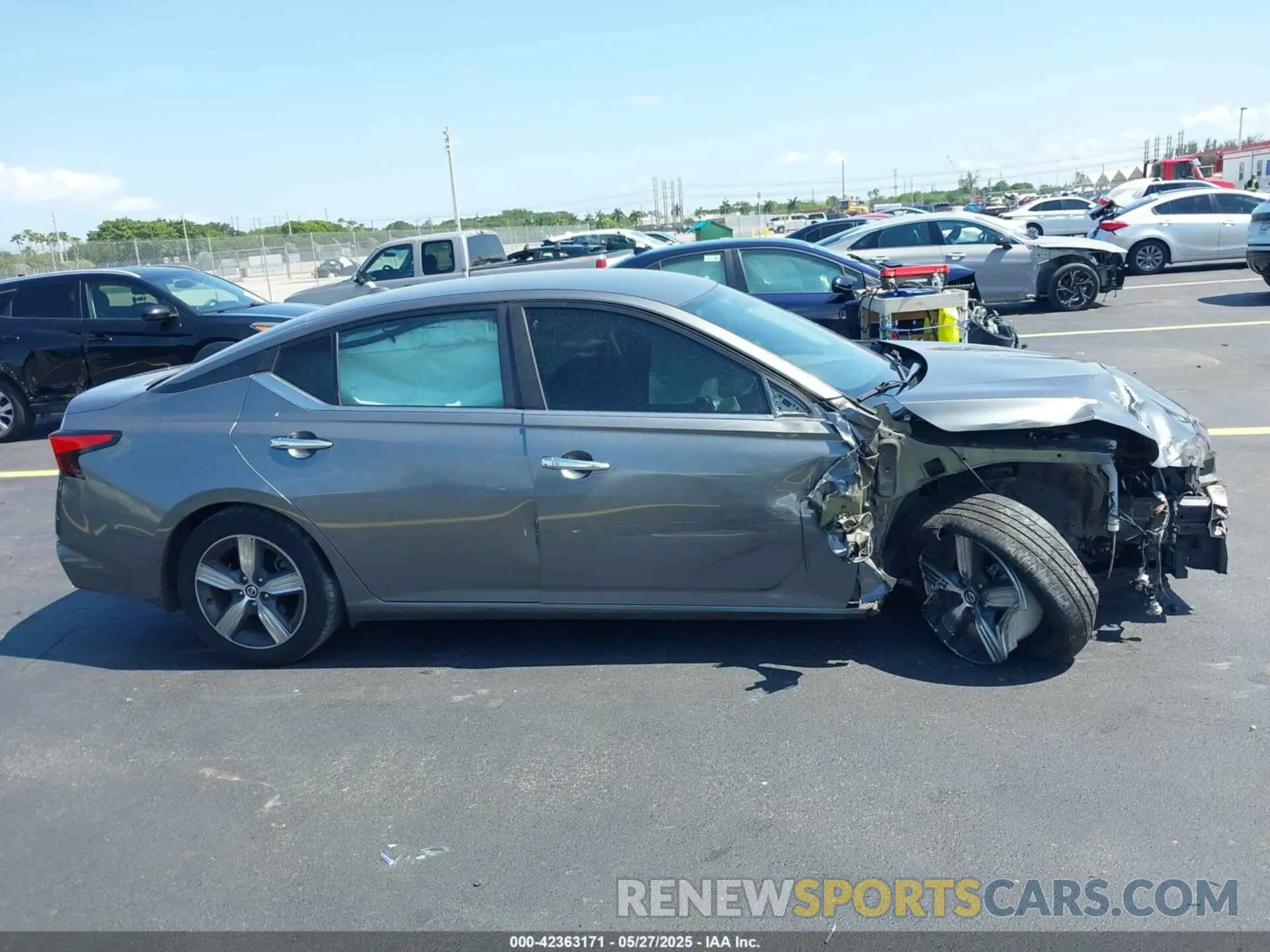 14 Photograph of a damaged car 1N4BL4BV1KN324585 NISSAN ALTIMA 2019