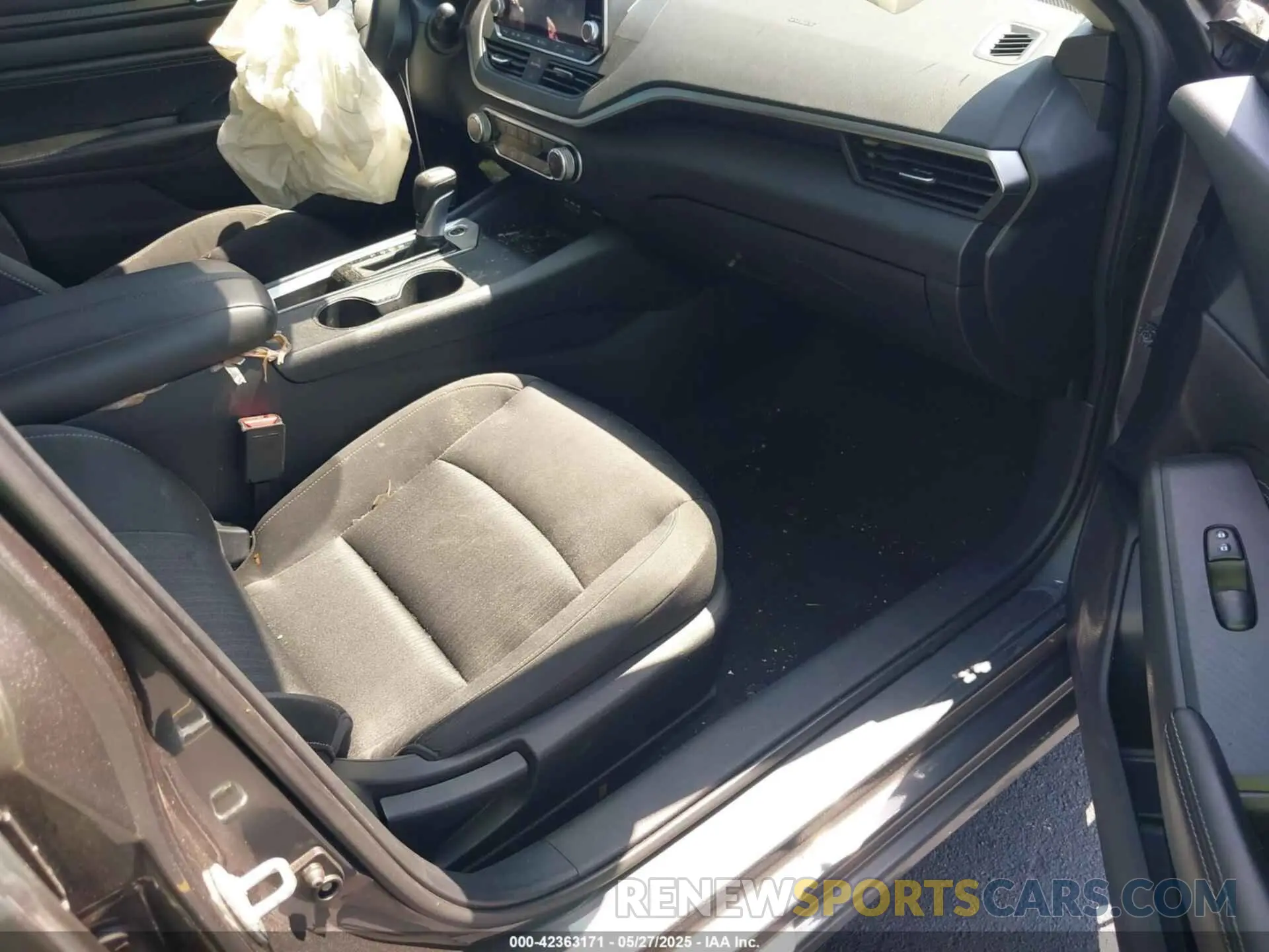 5 Photograph of a damaged car 1N4BL4BV1KN324585 NISSAN ALTIMA 2019