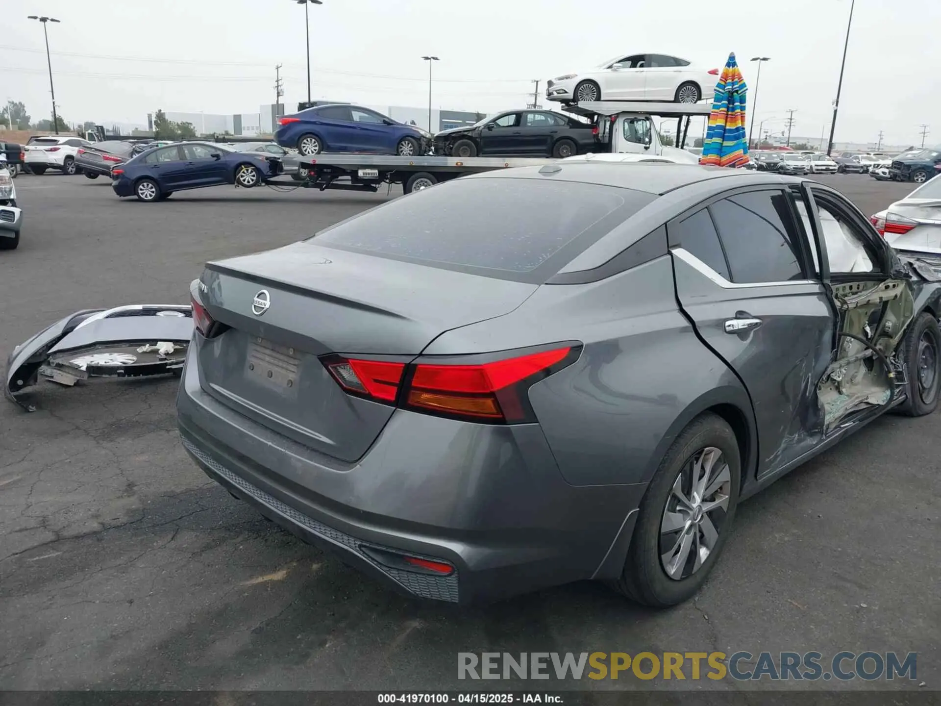 4 Photograph of a damaged car 1N4BL4BV2KC136119 NISSAN ALTIMA 2019
