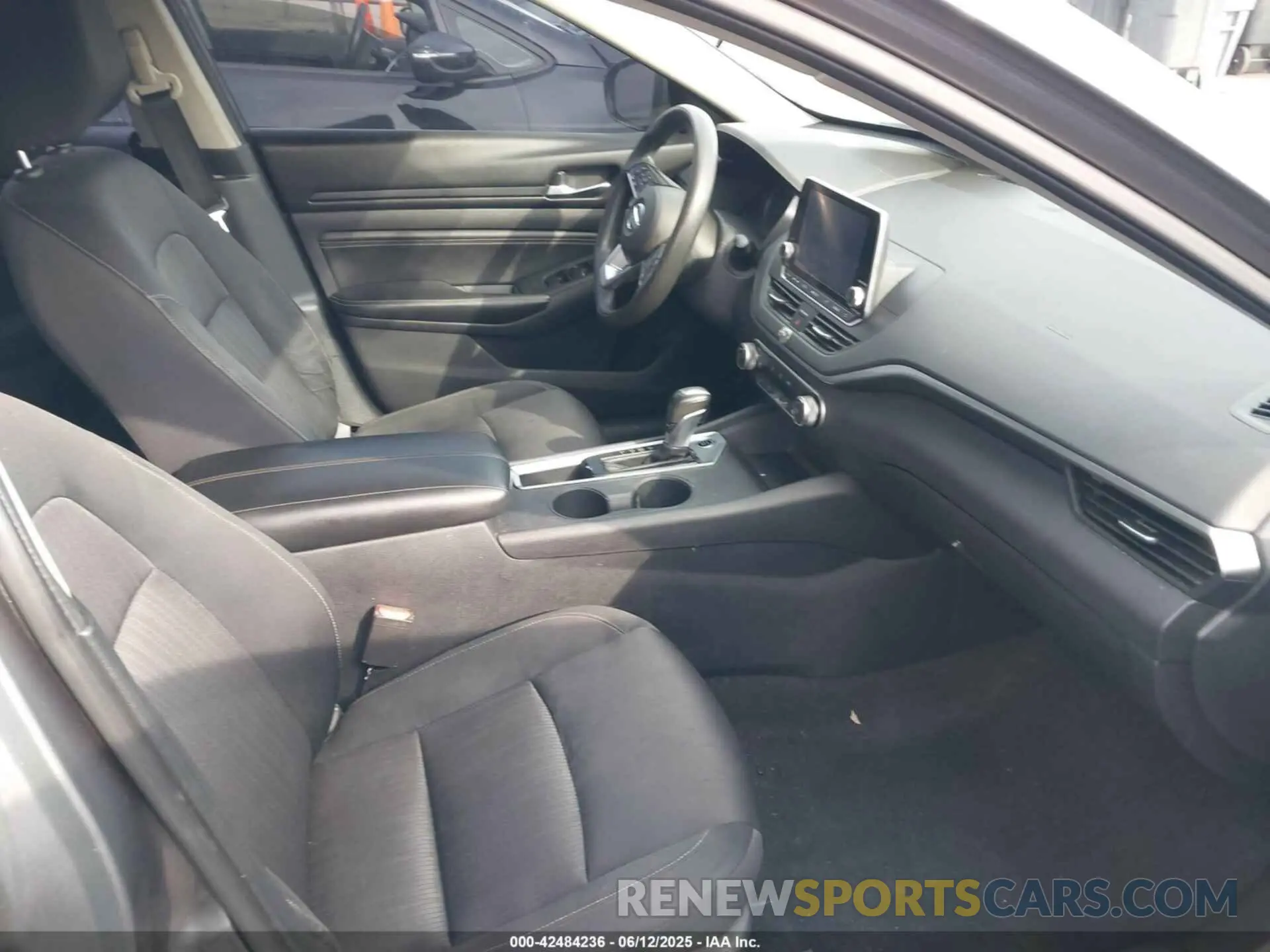 5 Photograph of a damaged car 1N4BL4BV2KC148027 NISSAN ALTIMA 2019