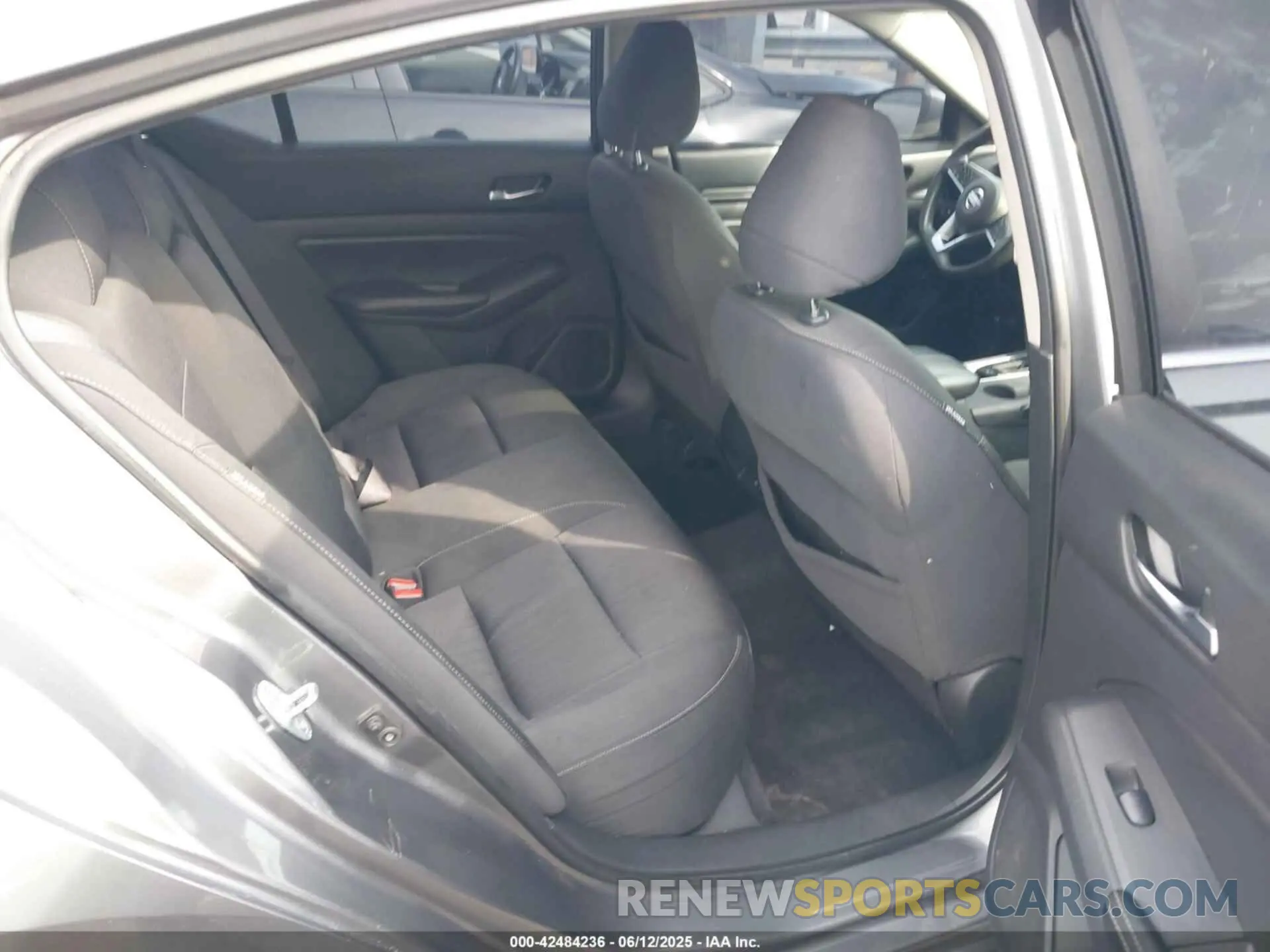 8 Photograph of a damaged car 1N4BL4BV2KC148027 NISSAN ALTIMA 2019