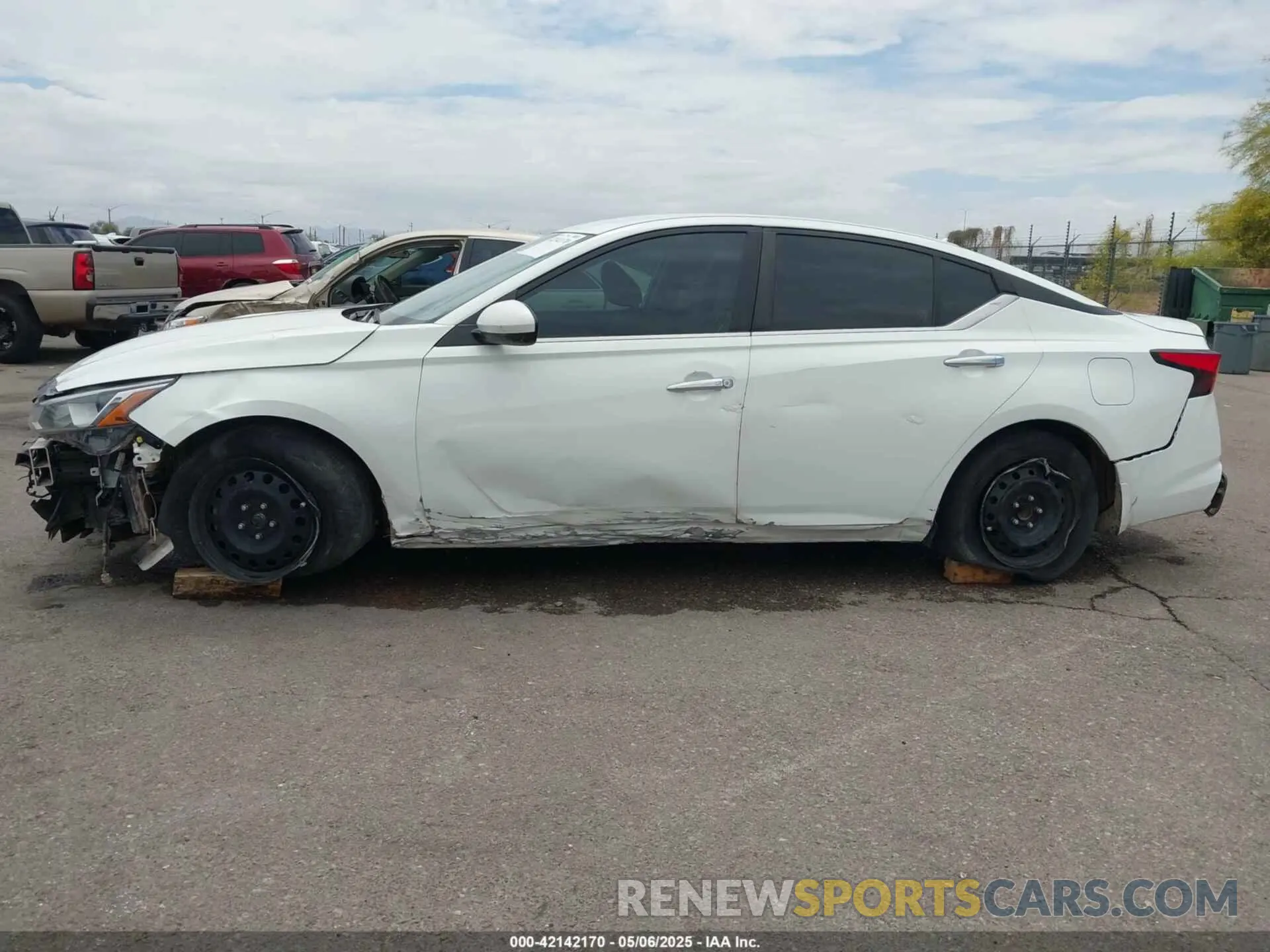 14 Photograph of a damaged car 1N4BL4BV2KC171081 NISSAN ALTIMA 2019