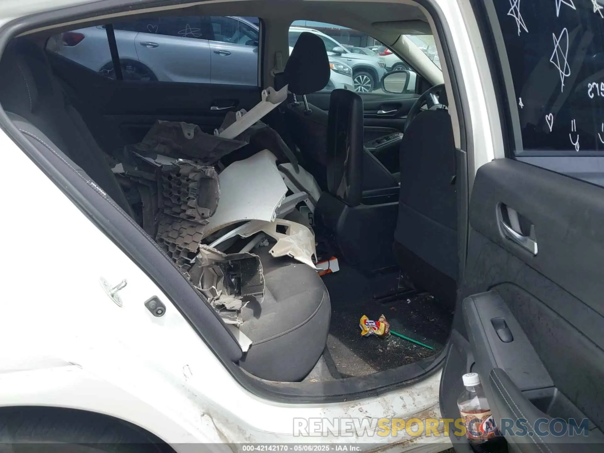 8 Photograph of a damaged car 1N4BL4BV2KC171081 NISSAN ALTIMA 2019