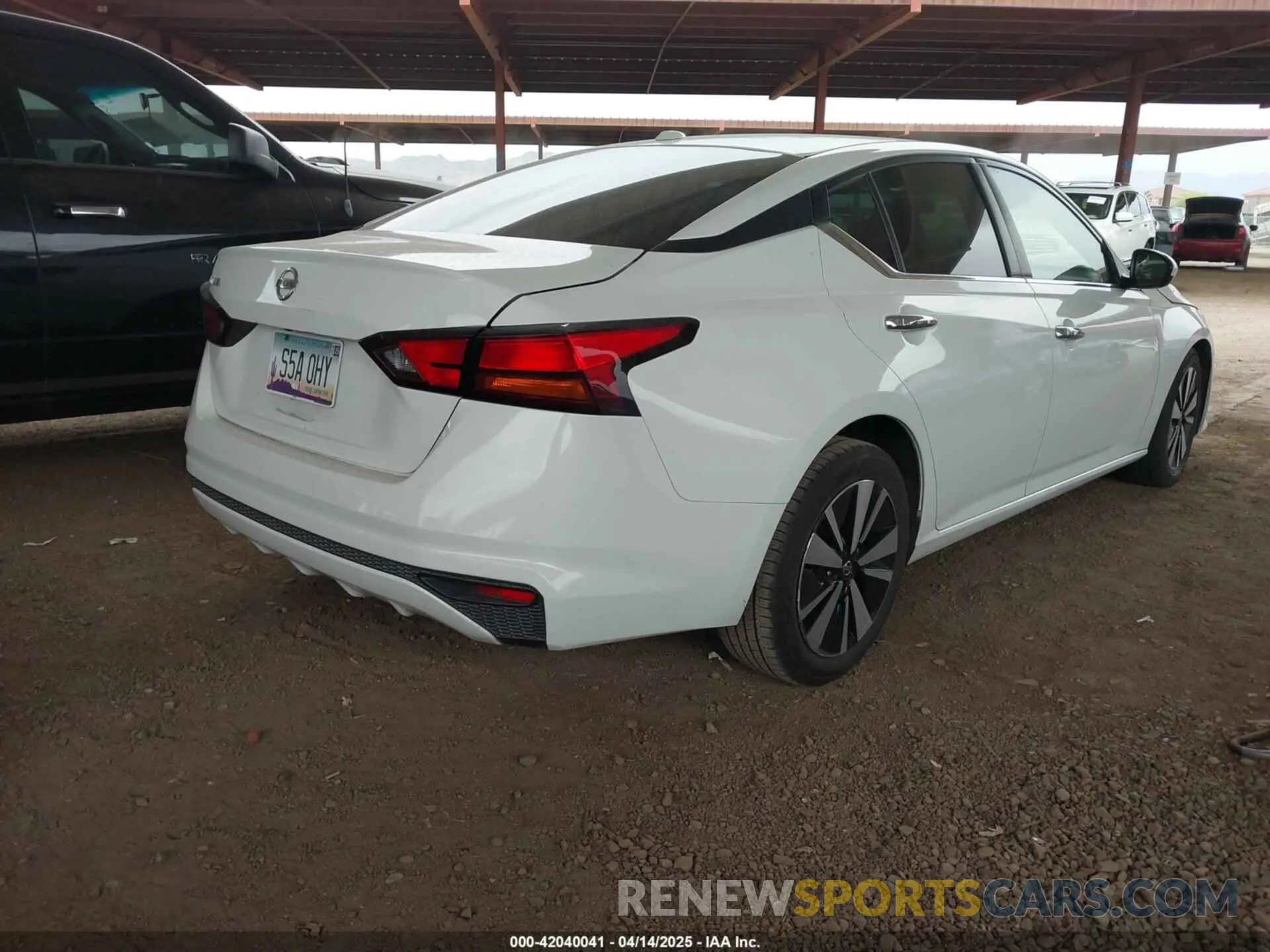 4 Photograph of a damaged car 1N4BL4BV2KC221297 NISSAN ALTIMA 2019