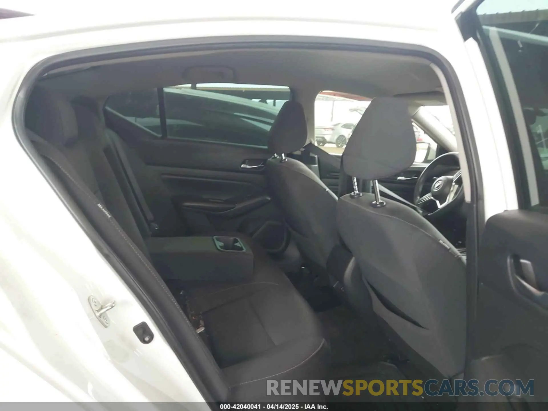 8 Photograph of a damaged car 1N4BL4BV2KC221297 NISSAN ALTIMA 2019
