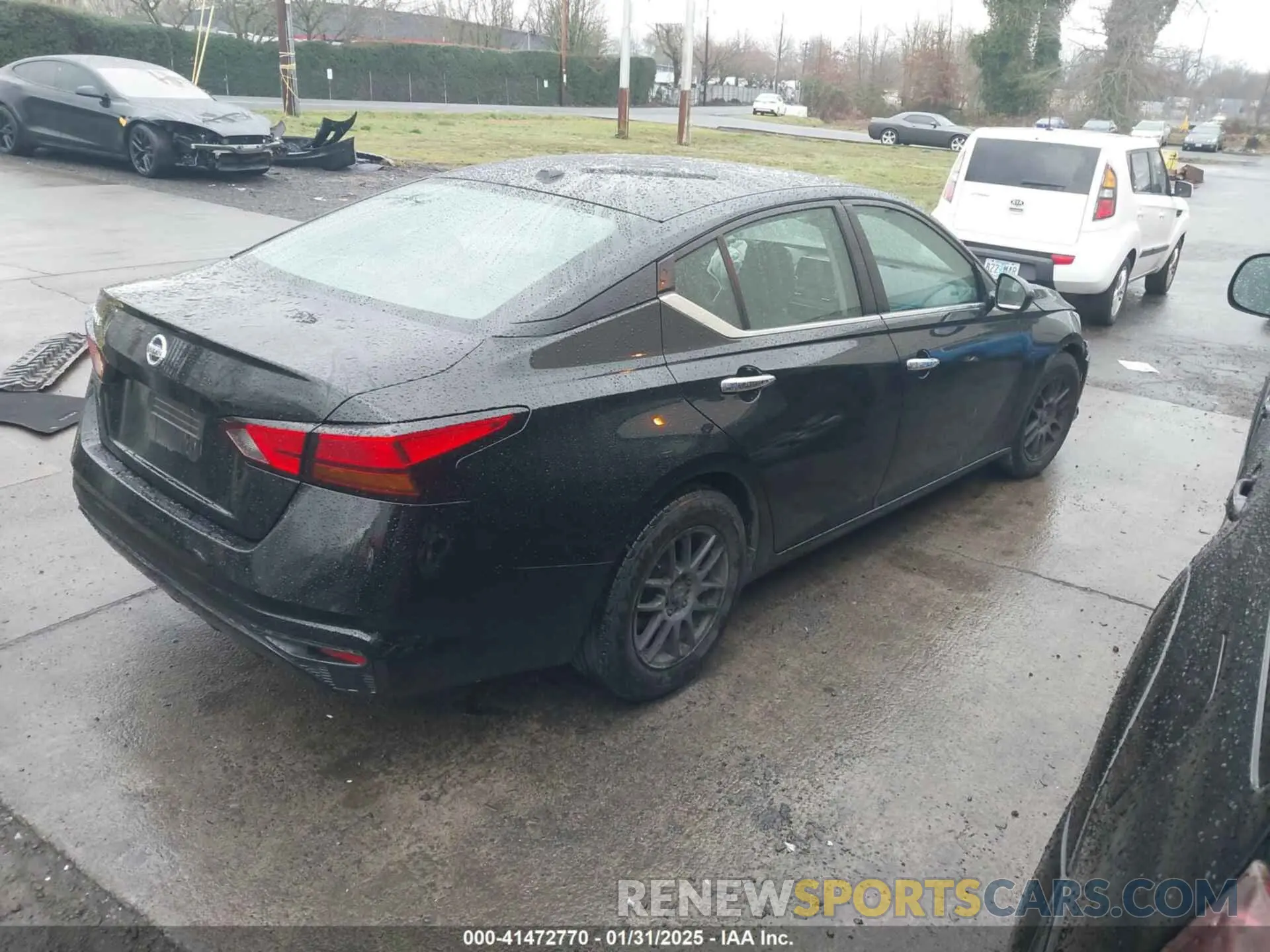 4 Photograph of a damaged car 1N4BL4BV2KC243946 NISSAN ALTIMA 2019