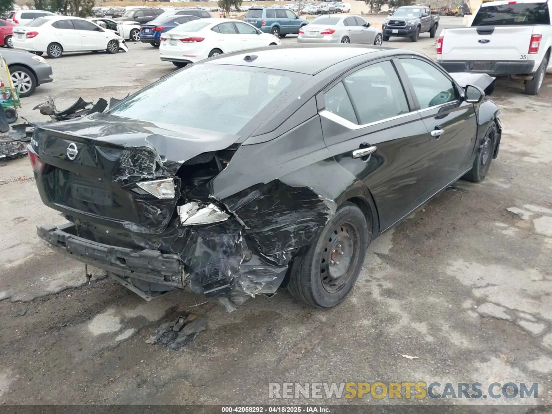 4 Photograph of a damaged car 1N4BL4BV2KN317158 NISSAN ALTIMA 2019