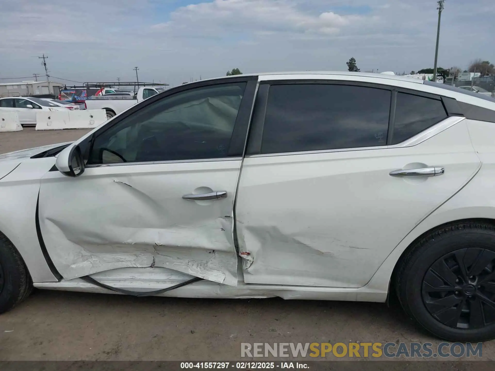 14 Photograph of a damaged car 1N4BL4BV3KC131253 NISSAN ALTIMA 2019