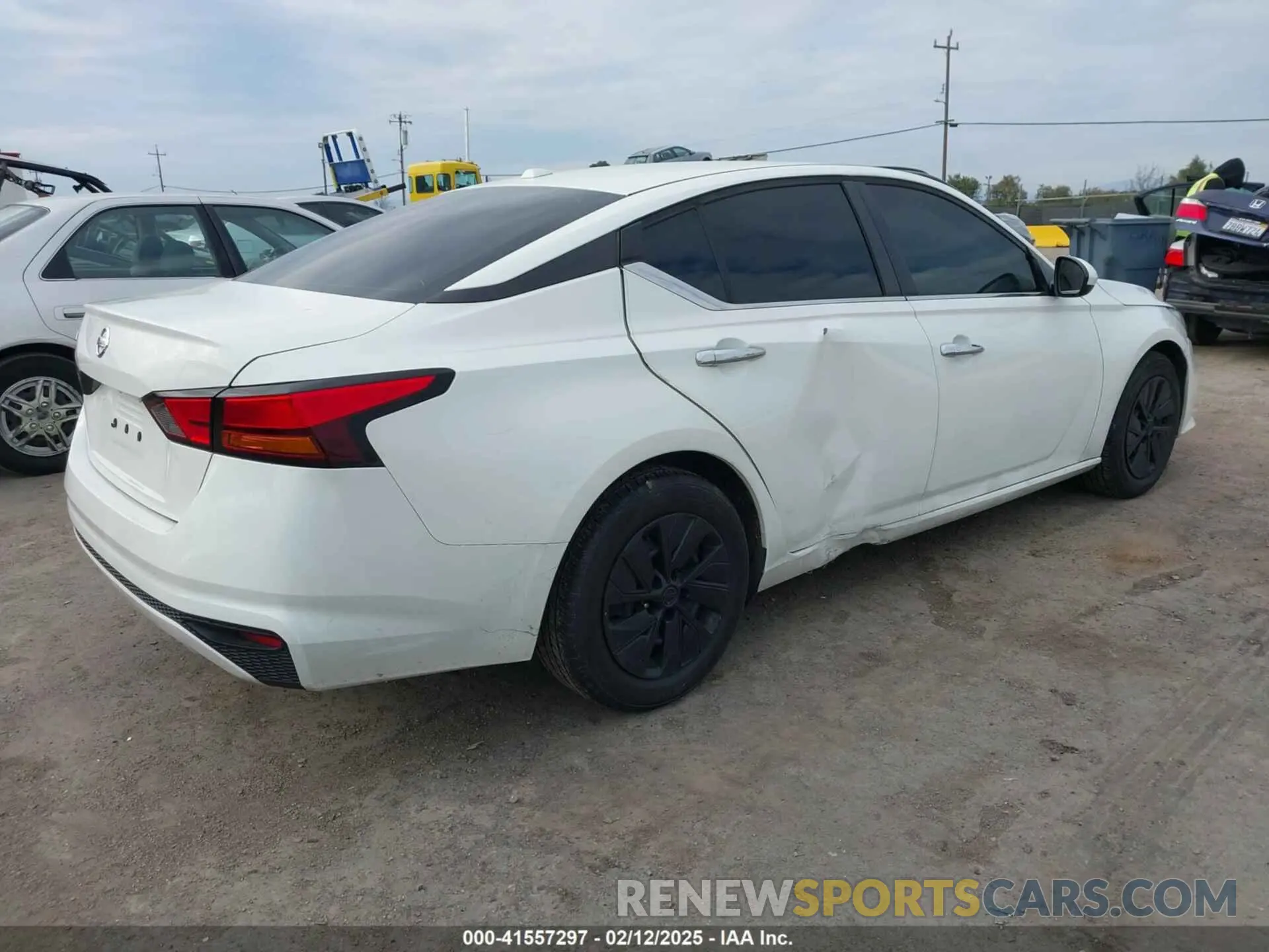 4 Photograph of a damaged car 1N4BL4BV3KC131253 NISSAN ALTIMA 2019