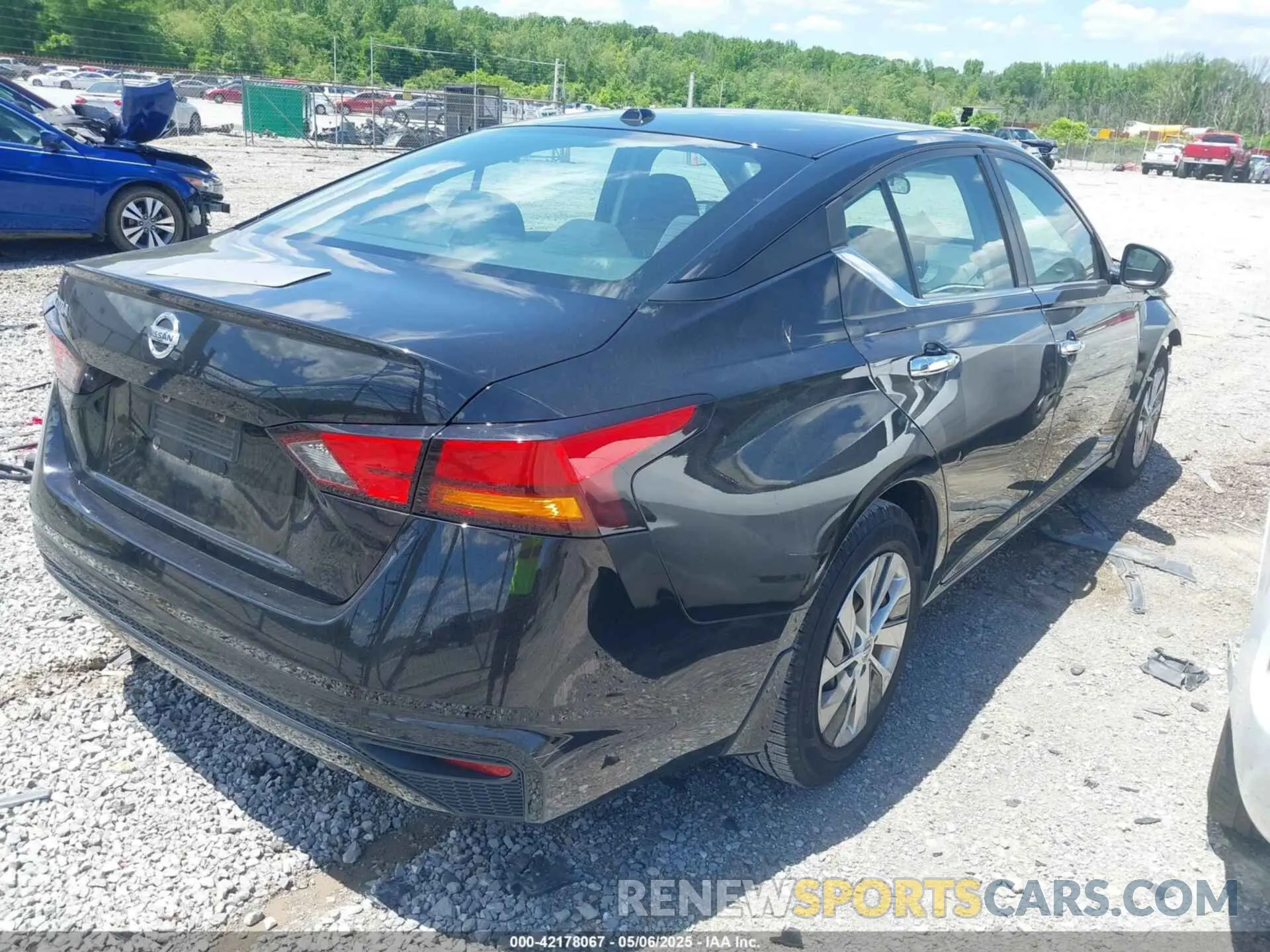 4 Photograph of a damaged car 1N4BL4BV3KC135934 NISSAN ALTIMA 2019