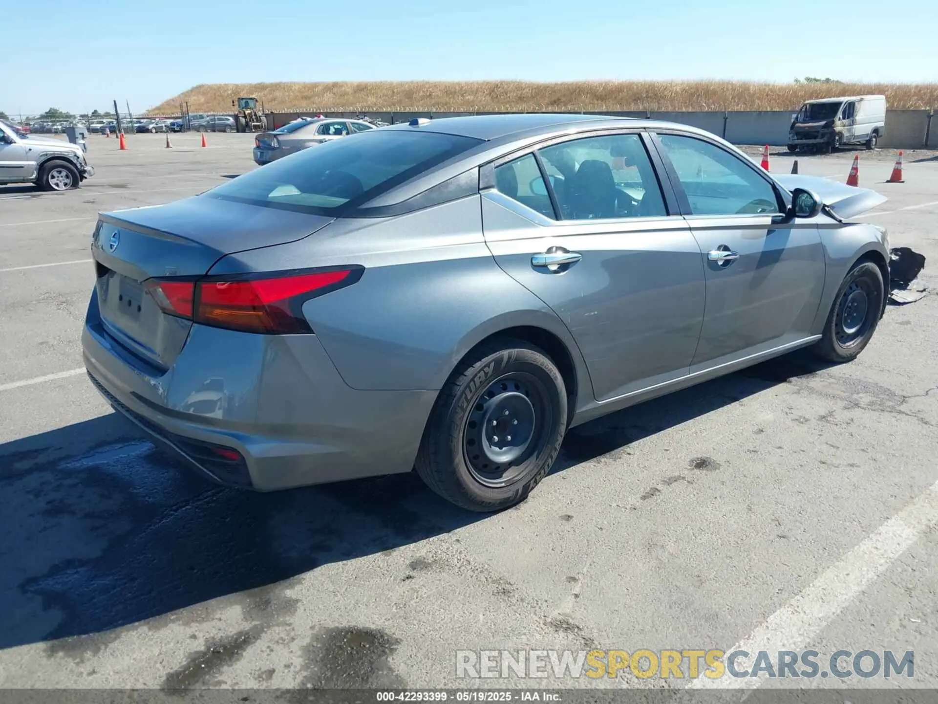 4 Photograph of a damaged car 1N4BL4BV3KC234673 NISSAN ALTIMA 2019