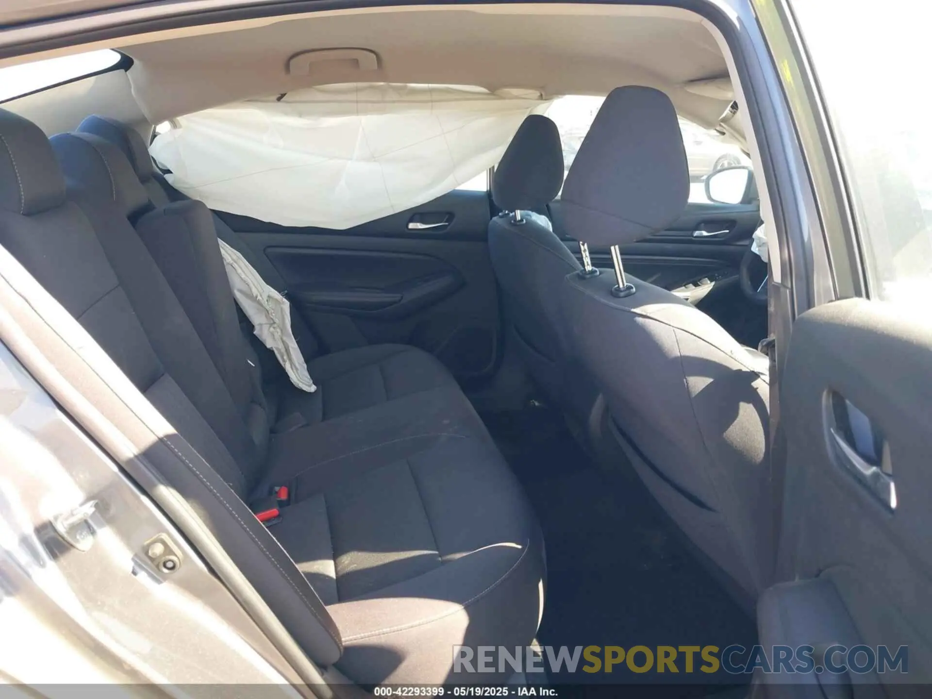 8 Photograph of a damaged car 1N4BL4BV3KC234673 NISSAN ALTIMA 2019