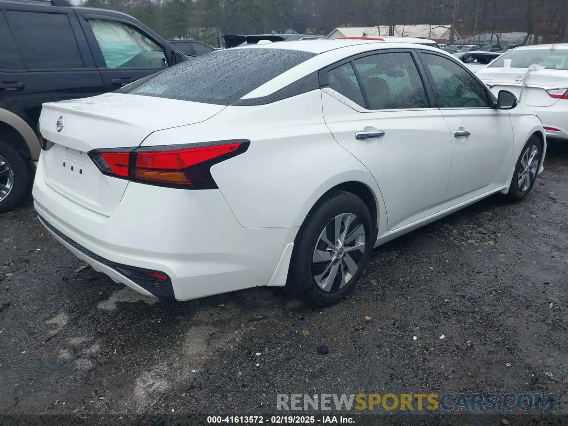4 Photograph of a damaged car 1N4BL4BV3KC248525 NISSAN ALTIMA 2019