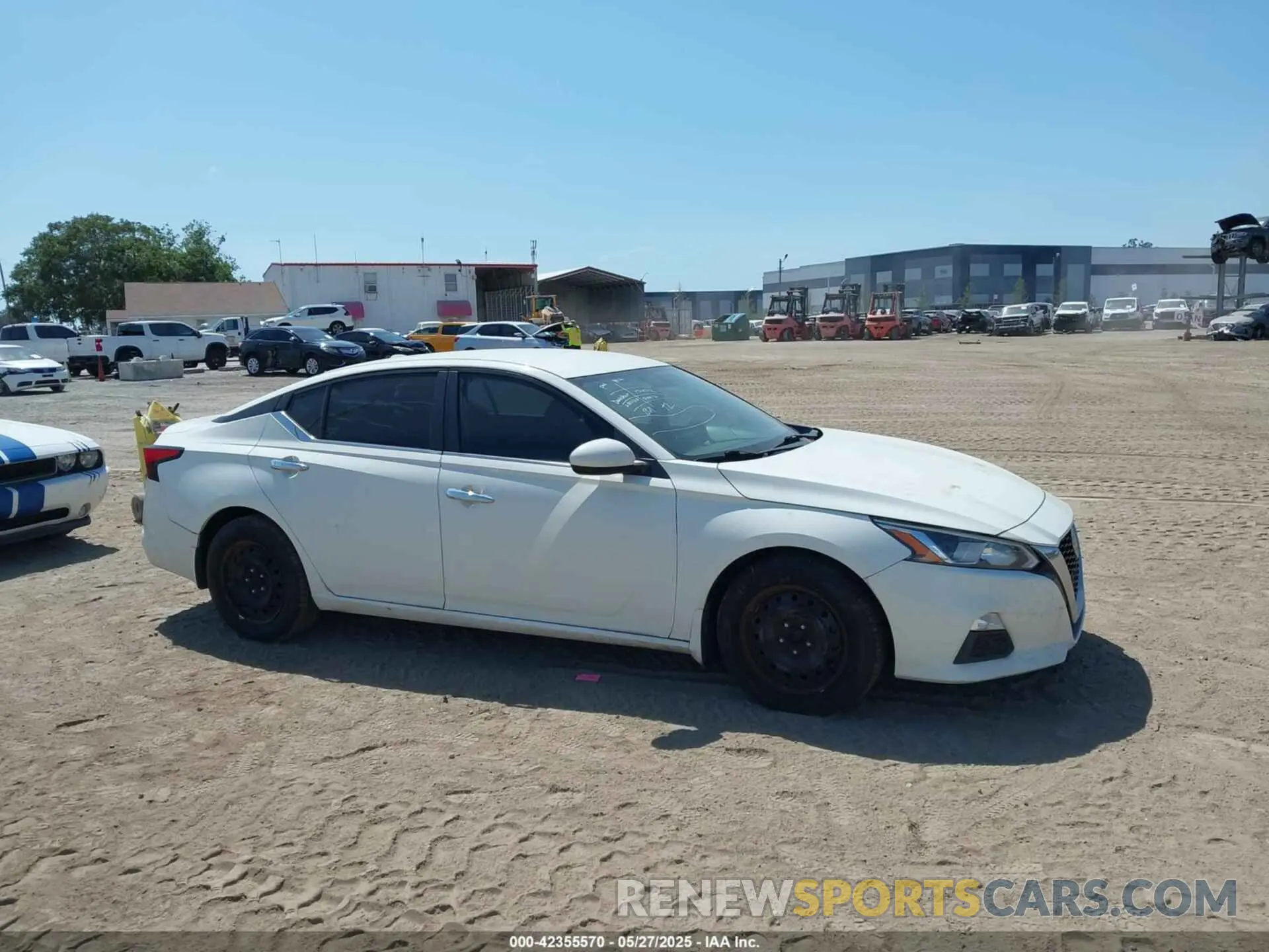13 Photograph of a damaged car 1N4BL4BV3KC252154 NISSAN ALTIMA 2019