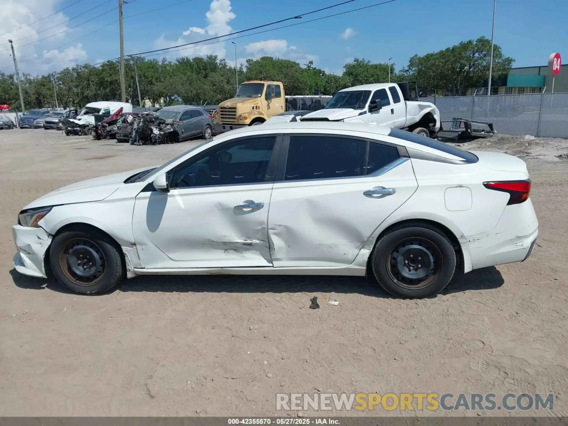 14 Photograph of a damaged car 1N4BL4BV3KC252154 NISSAN ALTIMA 2019