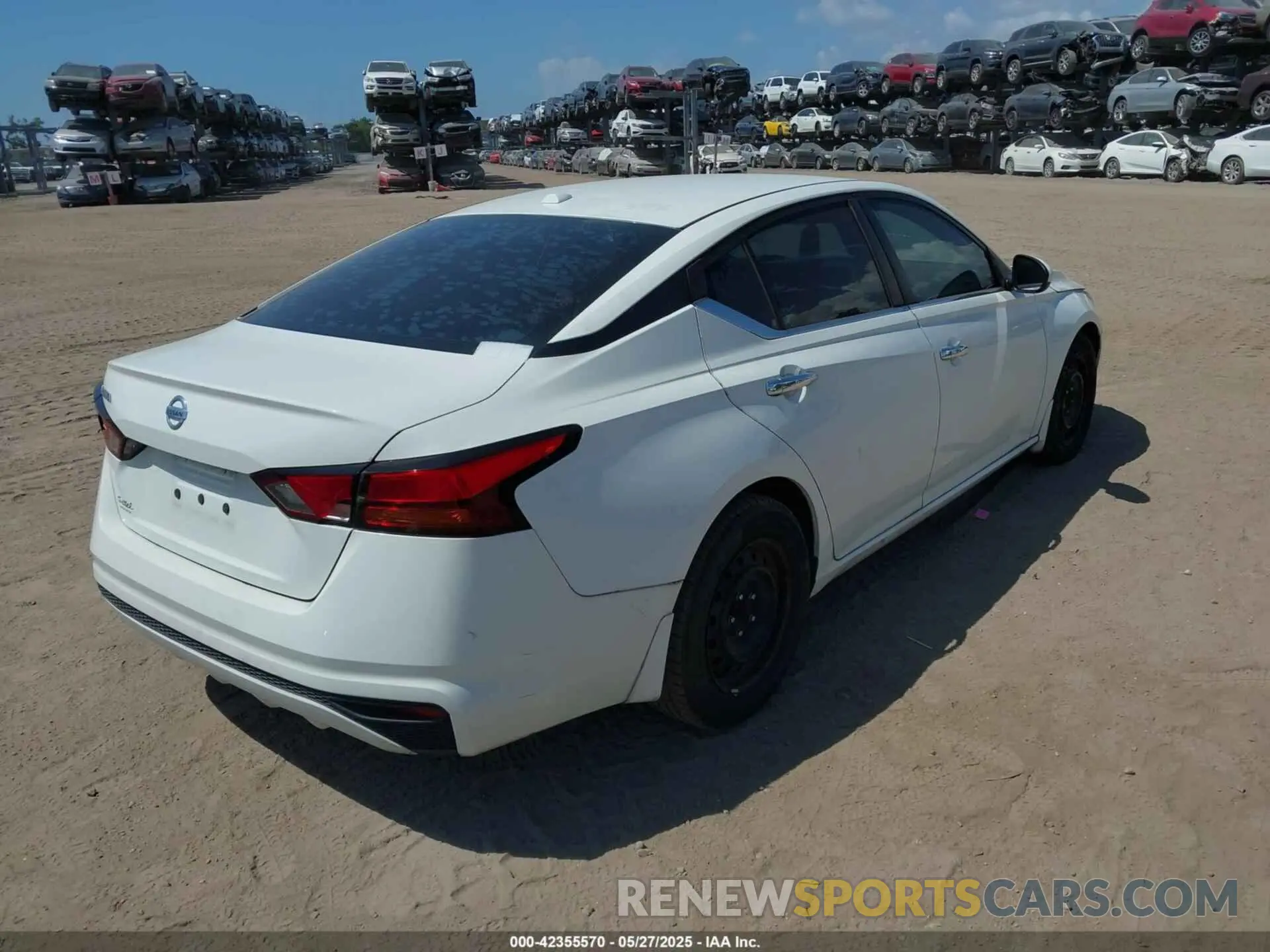 4 Photograph of a damaged car 1N4BL4BV3KC252154 NISSAN ALTIMA 2019