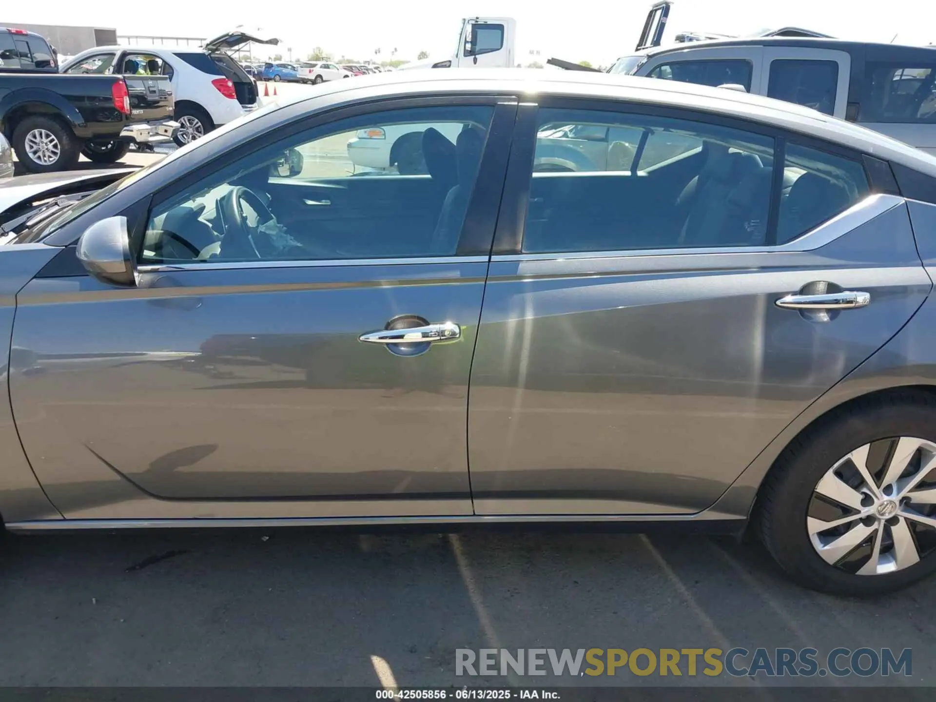 15 Photograph of a damaged car 1N4BL4BV3KN324961 NISSAN ALTIMA 2019