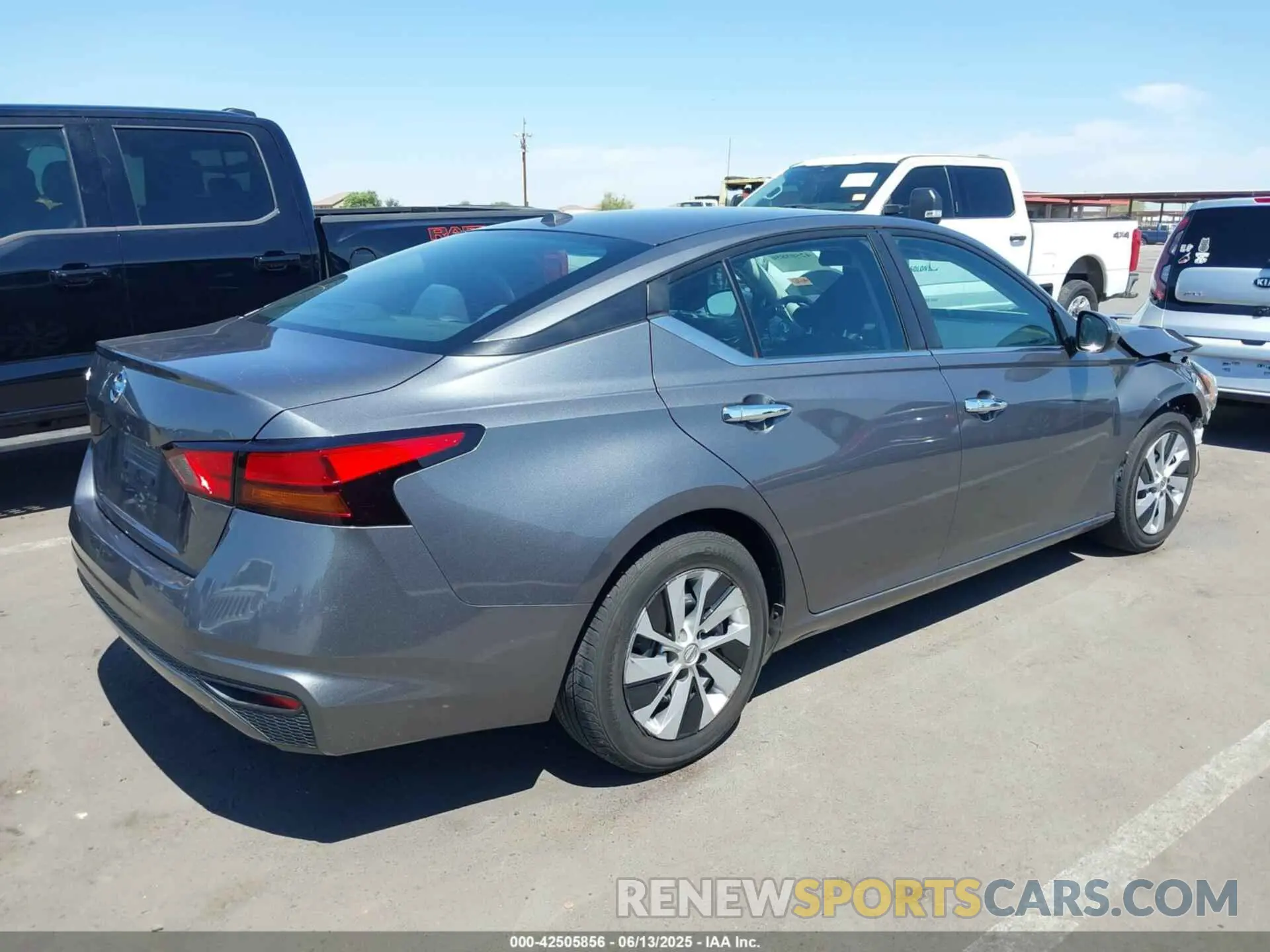 4 Photograph of a damaged car 1N4BL4BV3KN324961 NISSAN ALTIMA 2019