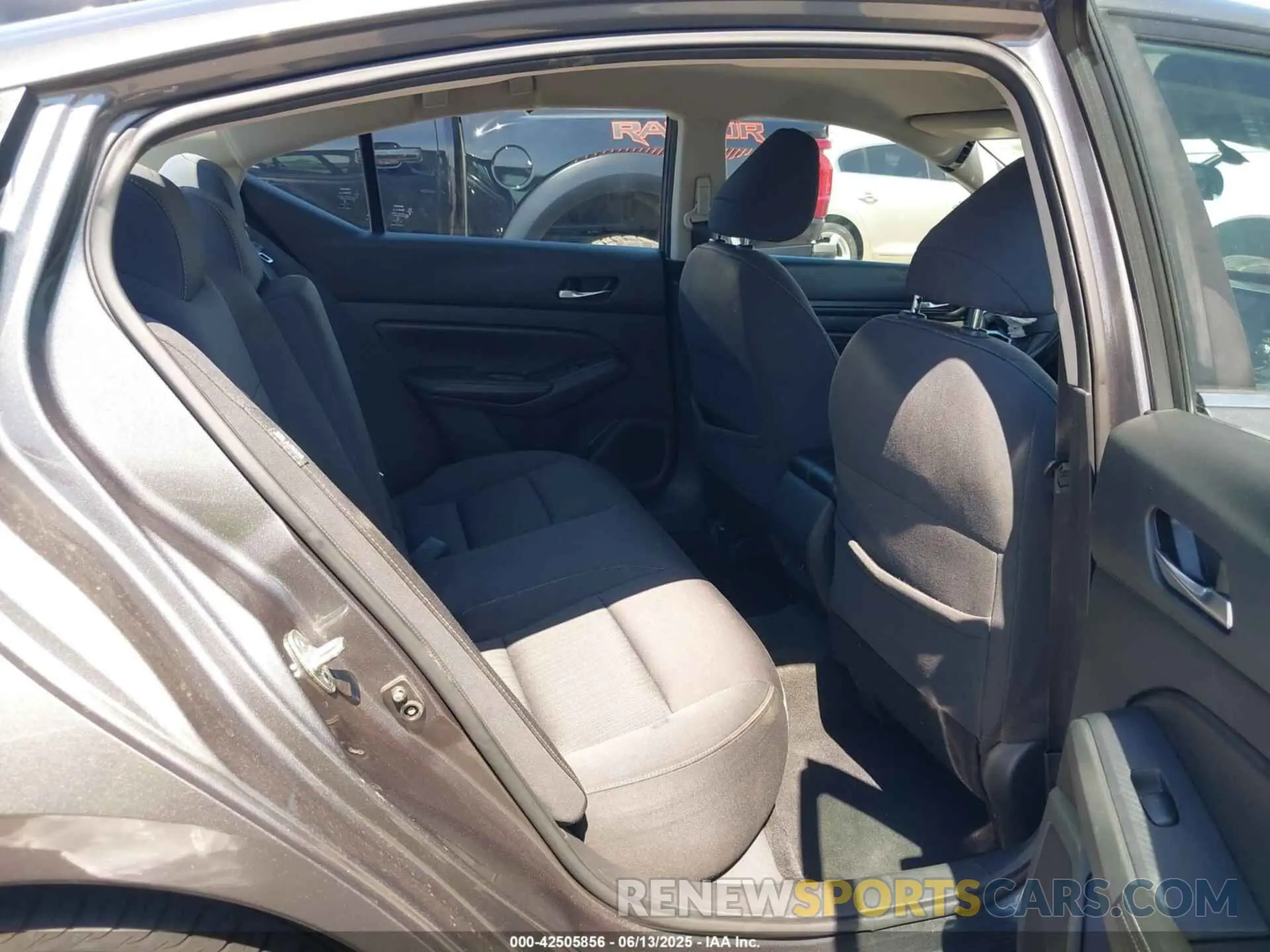 8 Photograph of a damaged car 1N4BL4BV3KN324961 NISSAN ALTIMA 2019