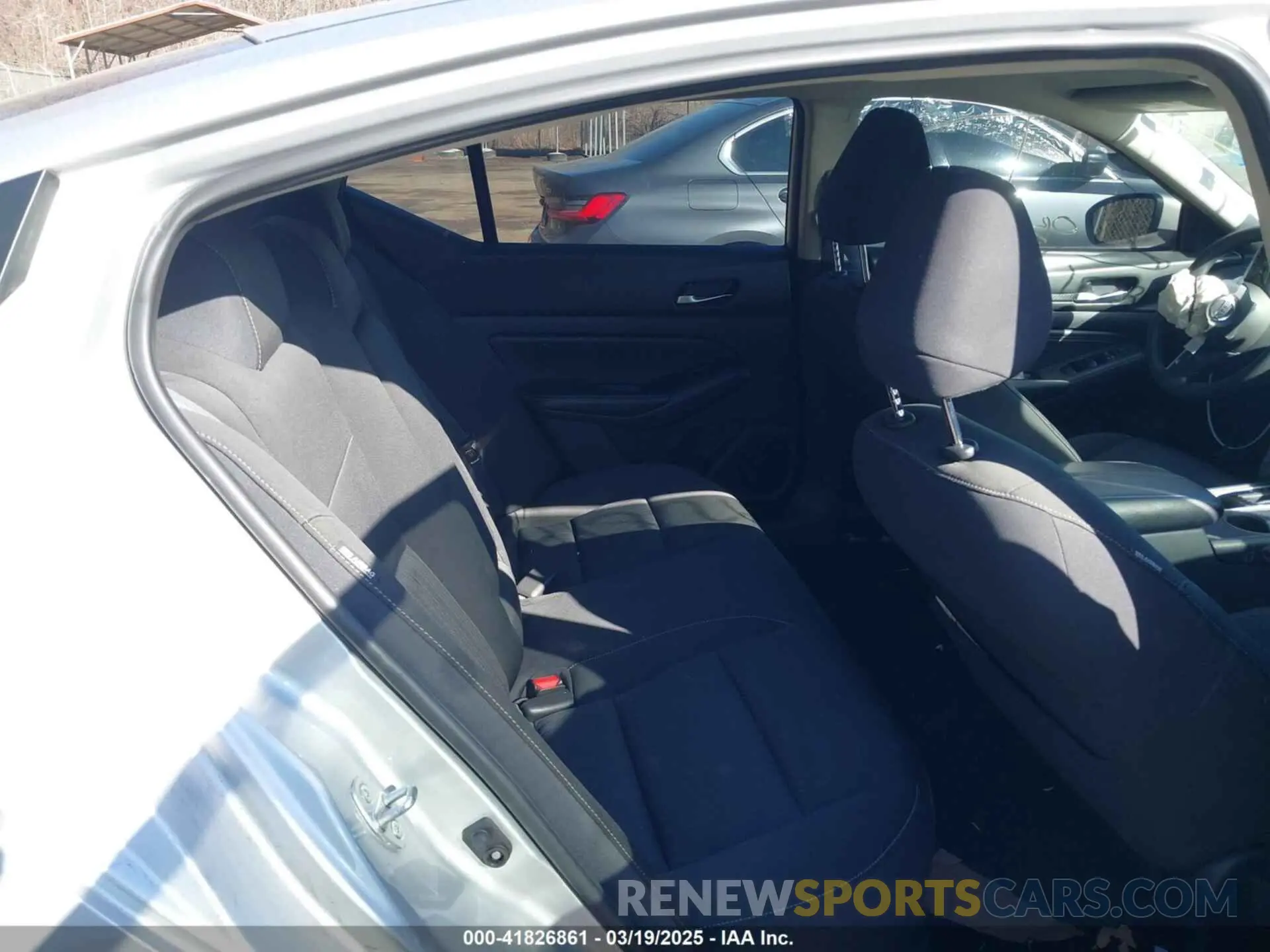 8 Photograph of a damaged car 1N4BL4BV4KC105373 NISSAN ALTIMA 2019