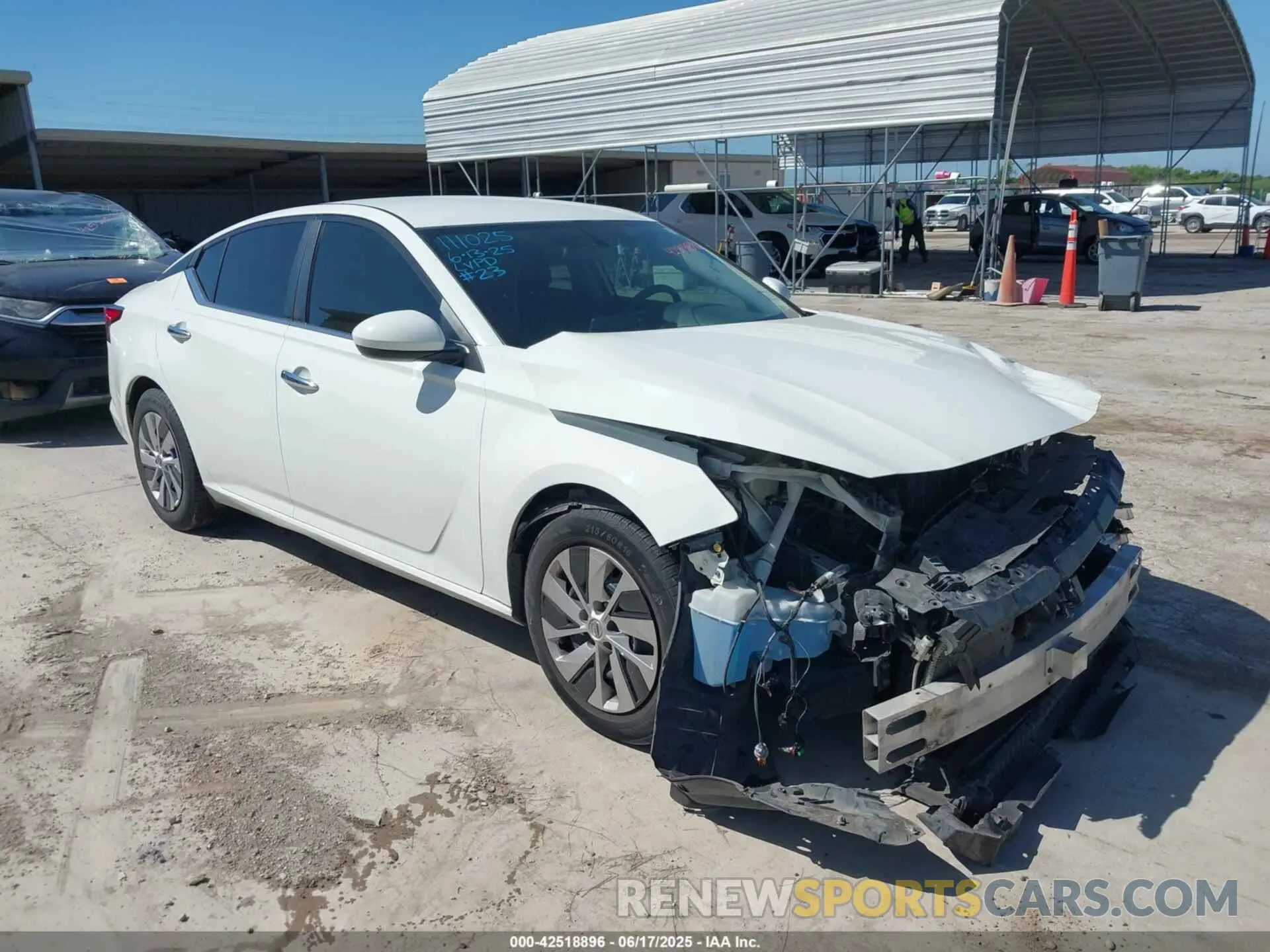 1 Photograph of a damaged car 1N4BL4BV4KC128250 NISSAN ALTIMA 2019