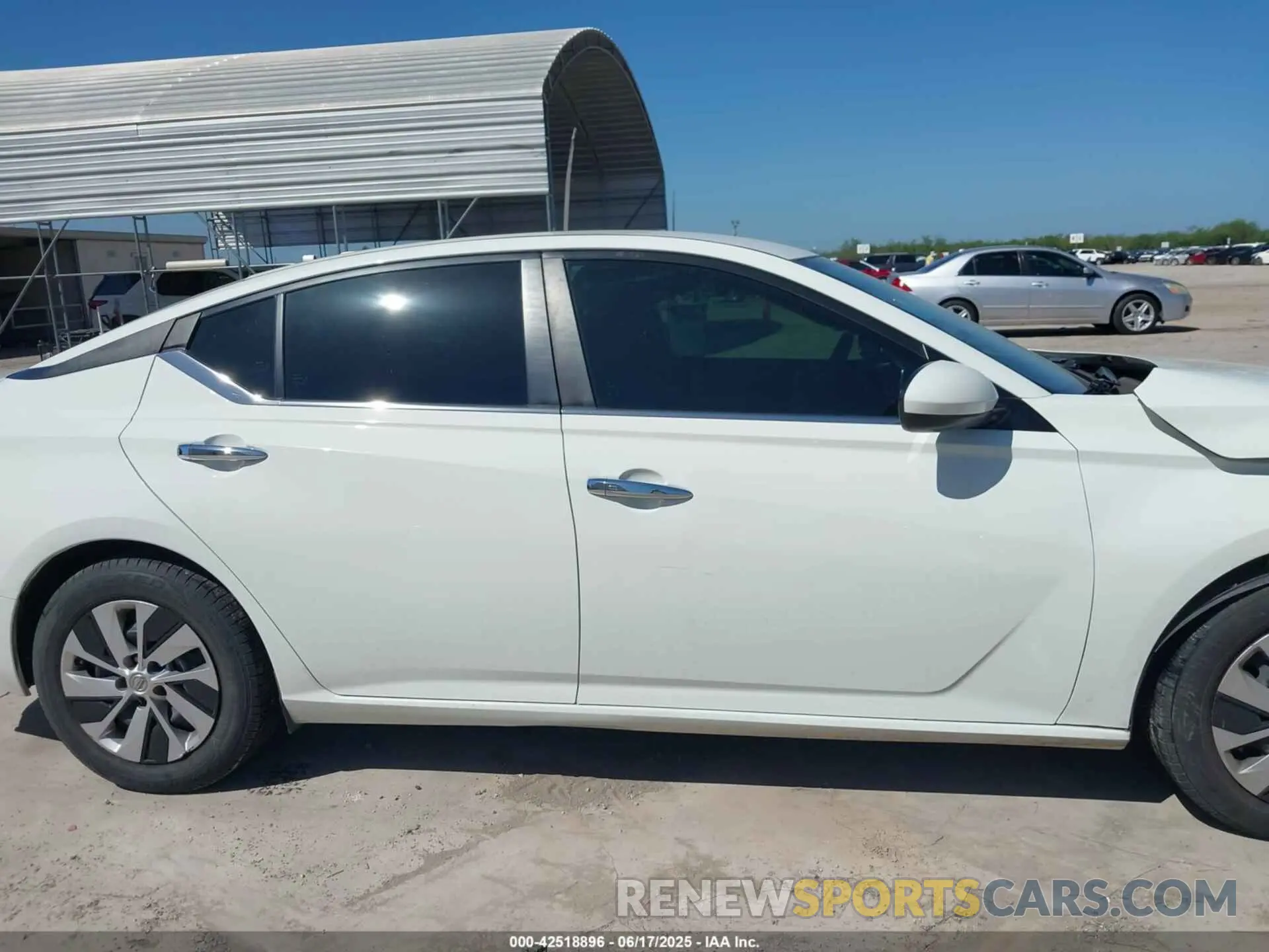 14 Photograph of a damaged car 1N4BL4BV4KC128250 NISSAN ALTIMA 2019
